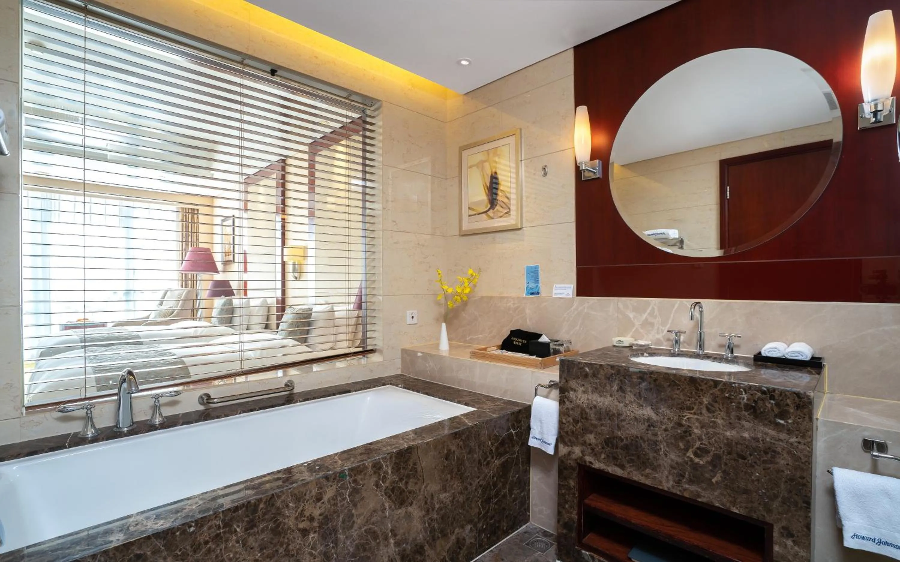 Bathroom in Howard Johnson Tropical Garden Plaza Kunming Chenggong