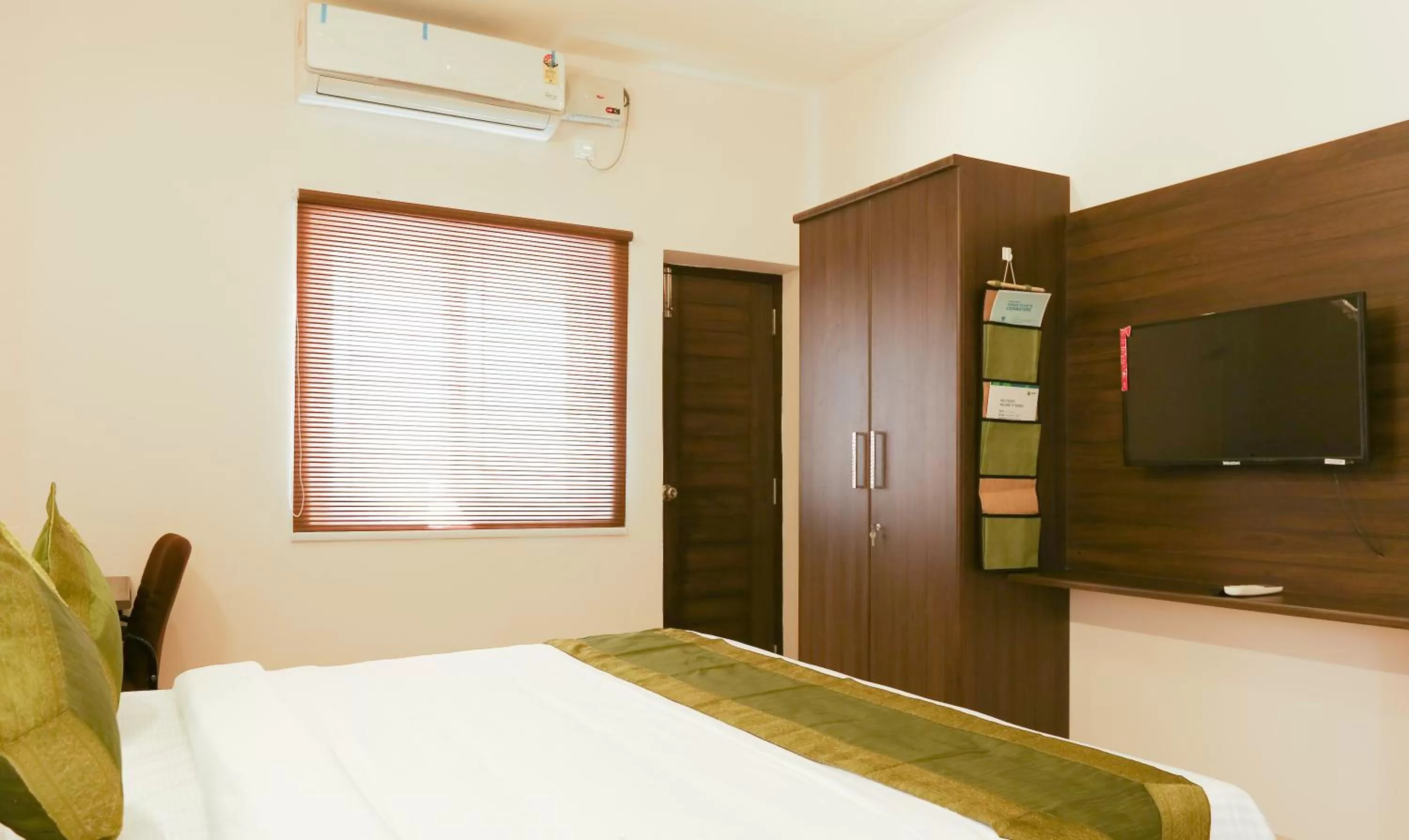 Bedroom, Bed in Treebo Hi Line Apartments Kalapatti