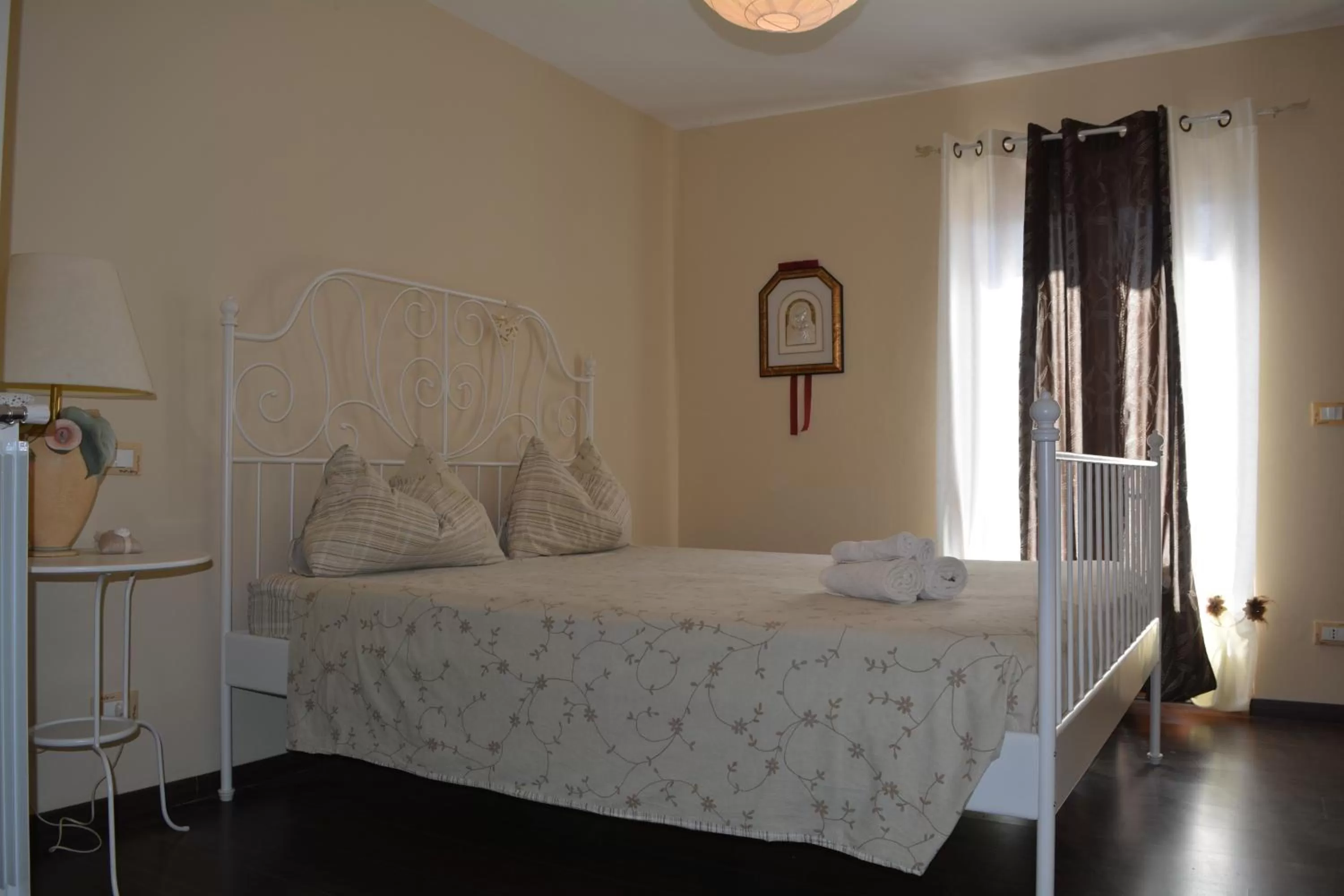 Photo of the whole room, Bed in dolceMente