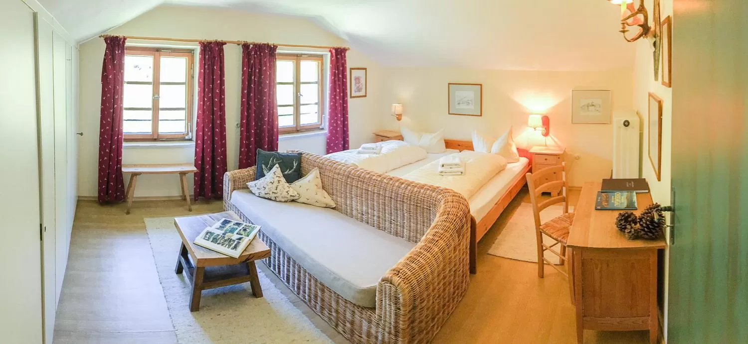 Photo of the whole room, Seating Area in Berggasthof Butzn Wirt