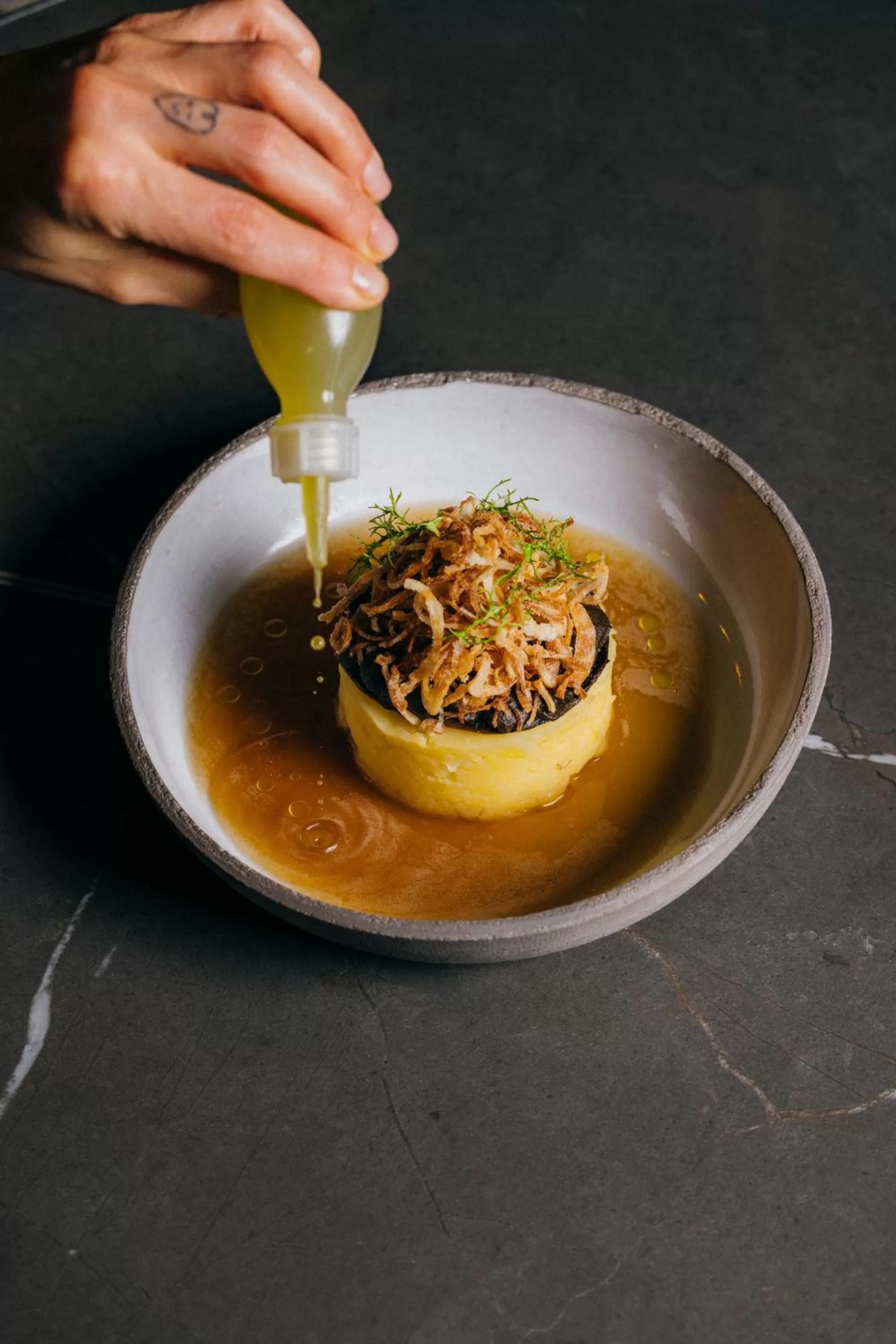 Restaurant/places to eat in Hotel Gilbert