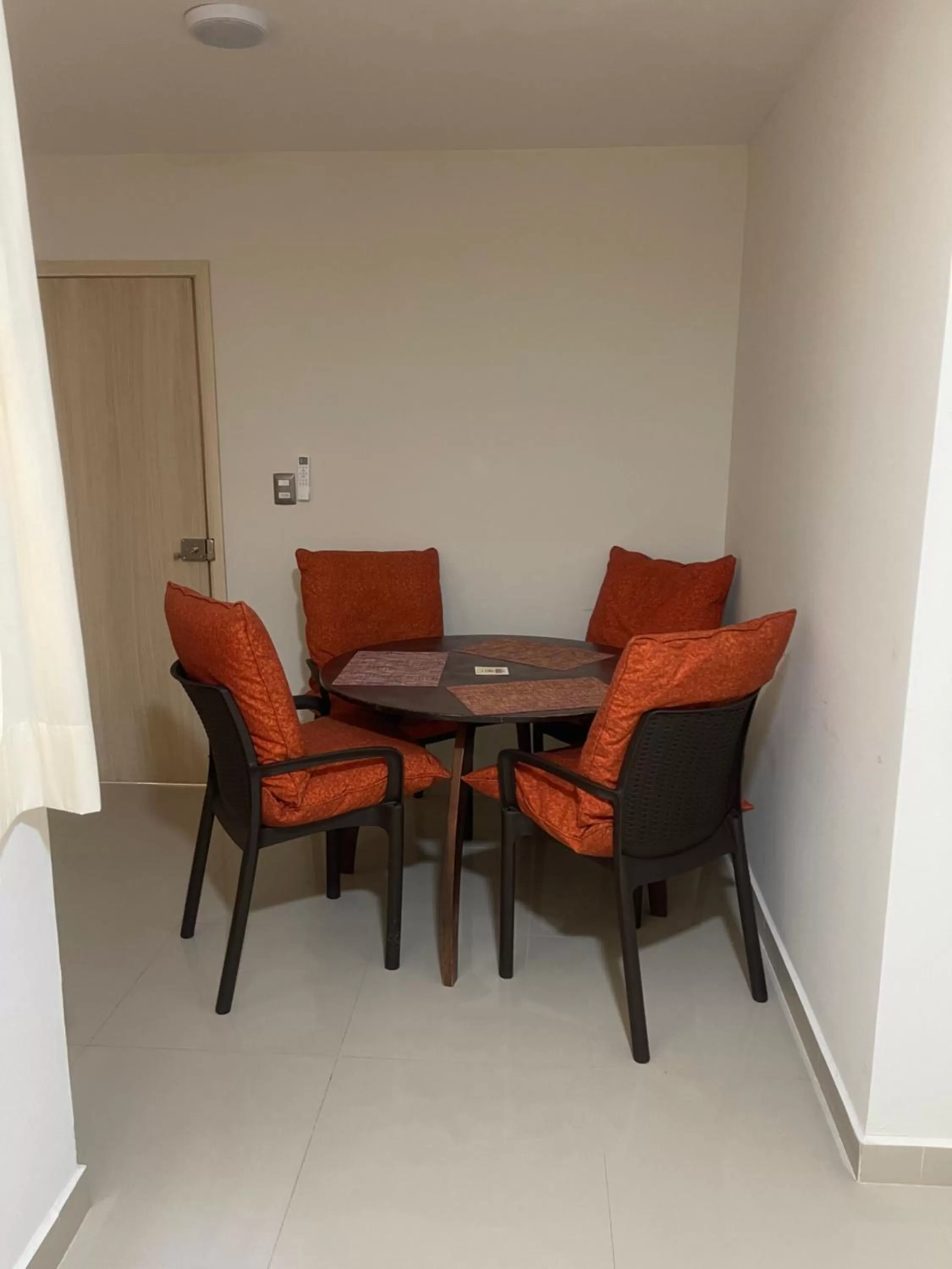 Dining area in Suites San Luis