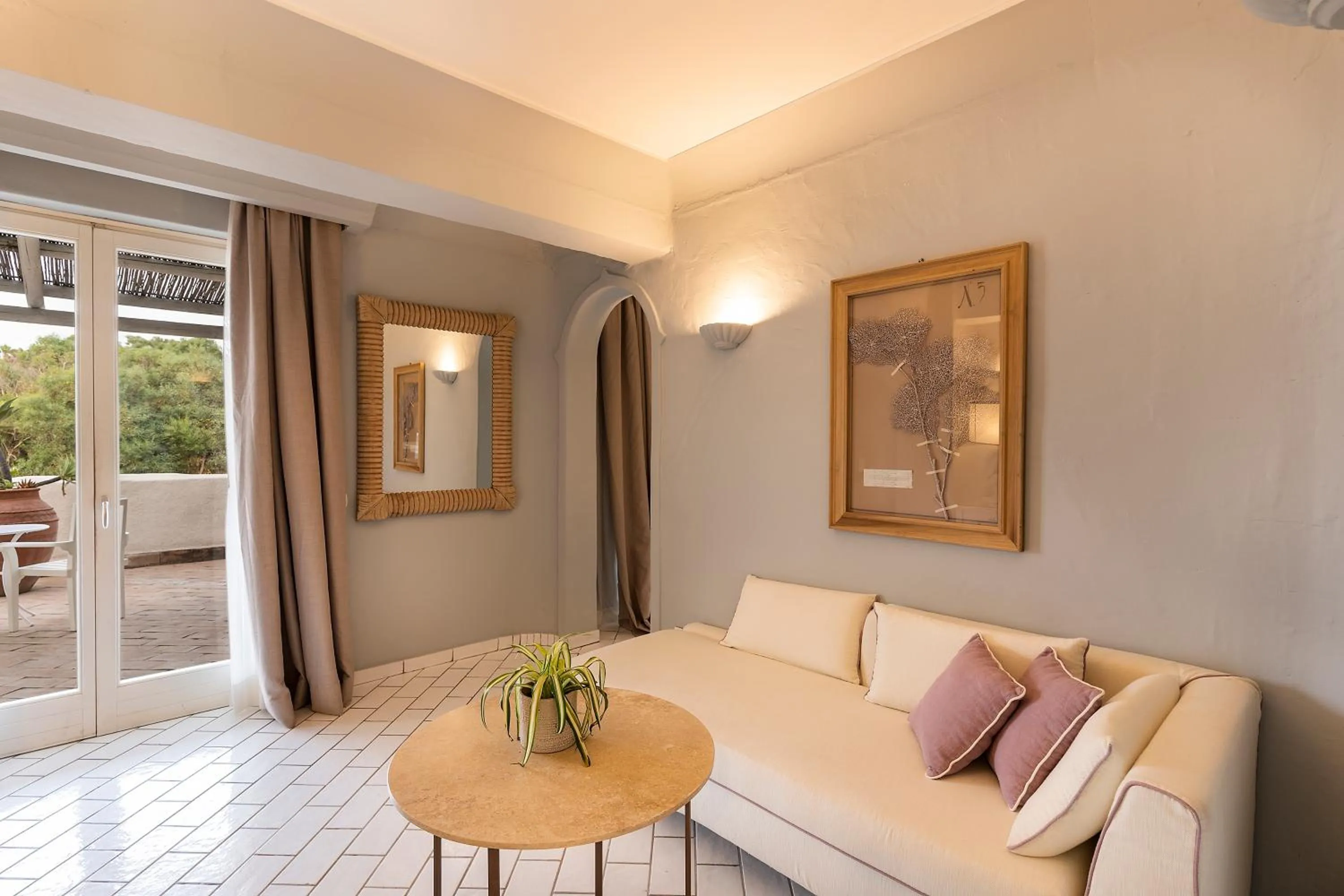 Living room in Therasia Resort Sea and SPA - The Leading Hotels of the World