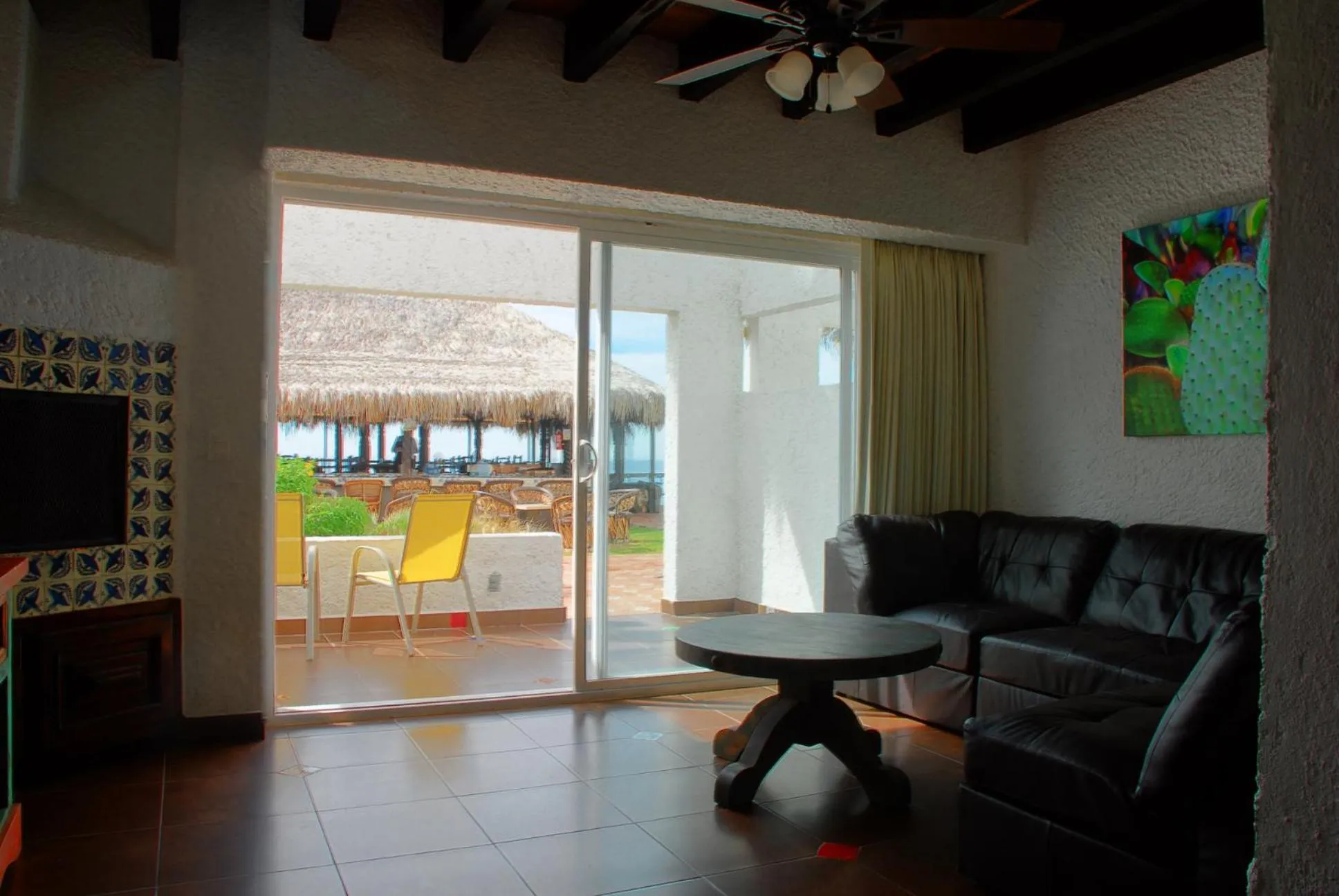 Living room in Las Rocas Resort & Spa