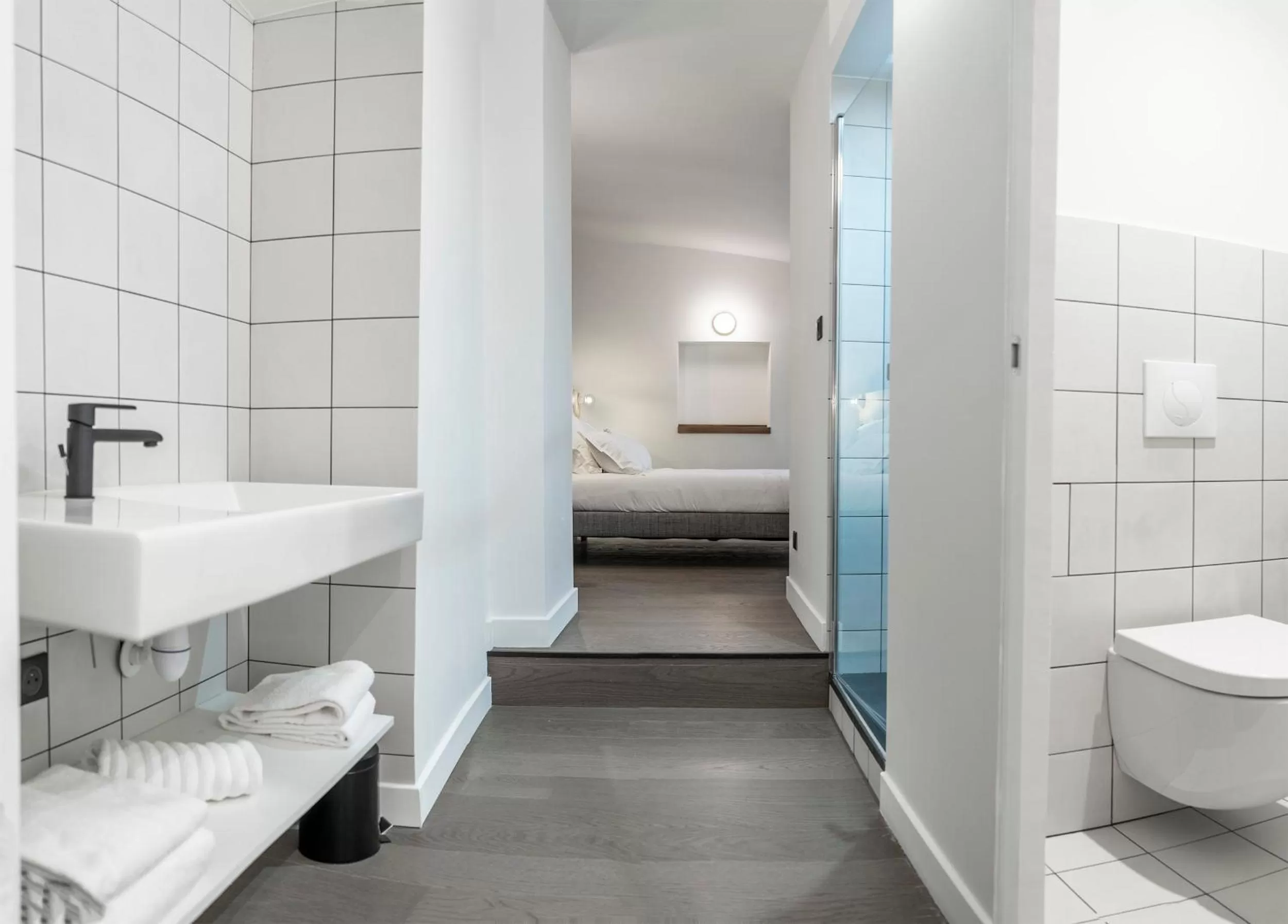 Shower, Bed in Monsieur Miot Concept Hotel - Bastia centre