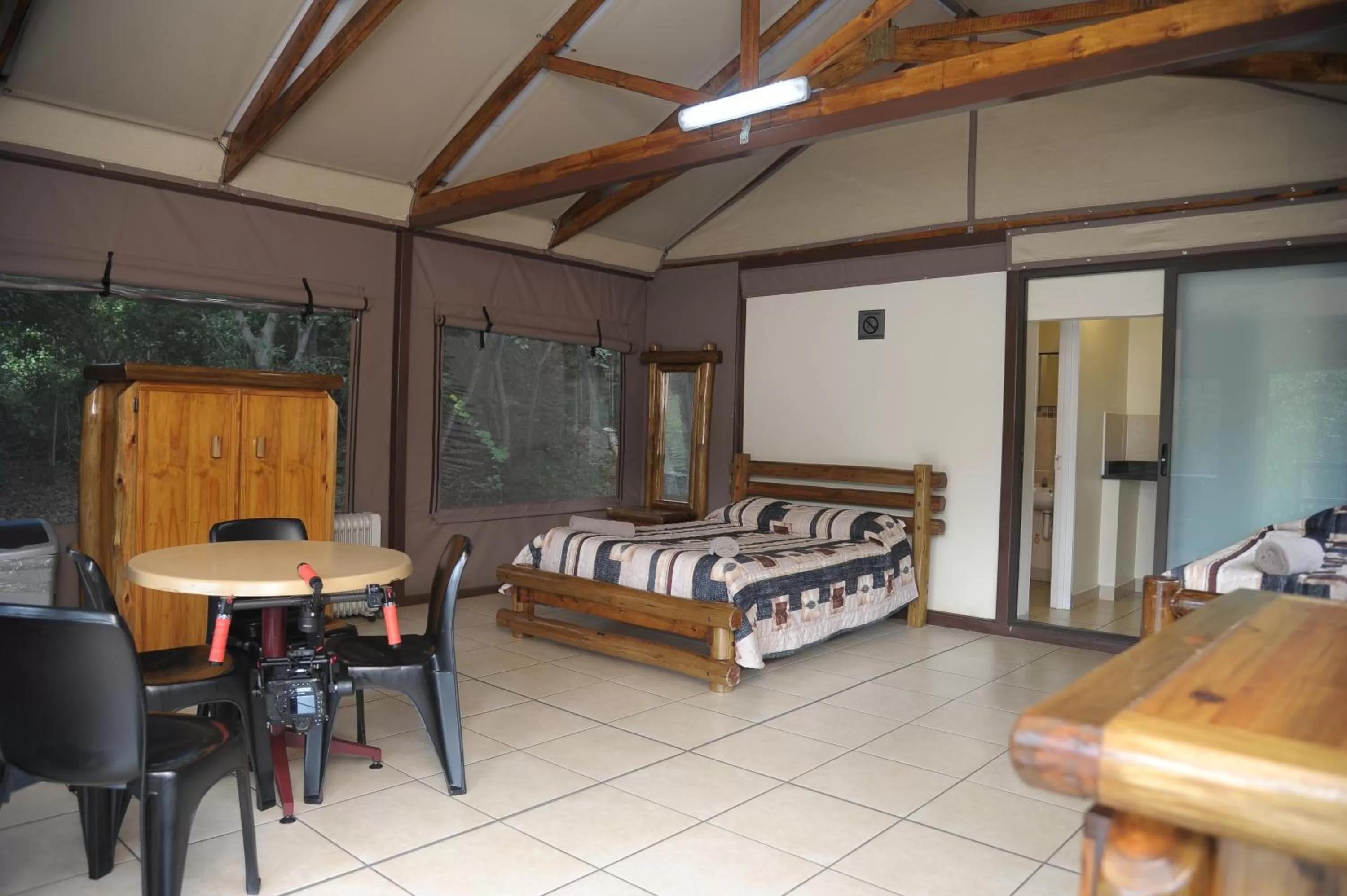 Photo of the whole room in ATKV Buffelspoort