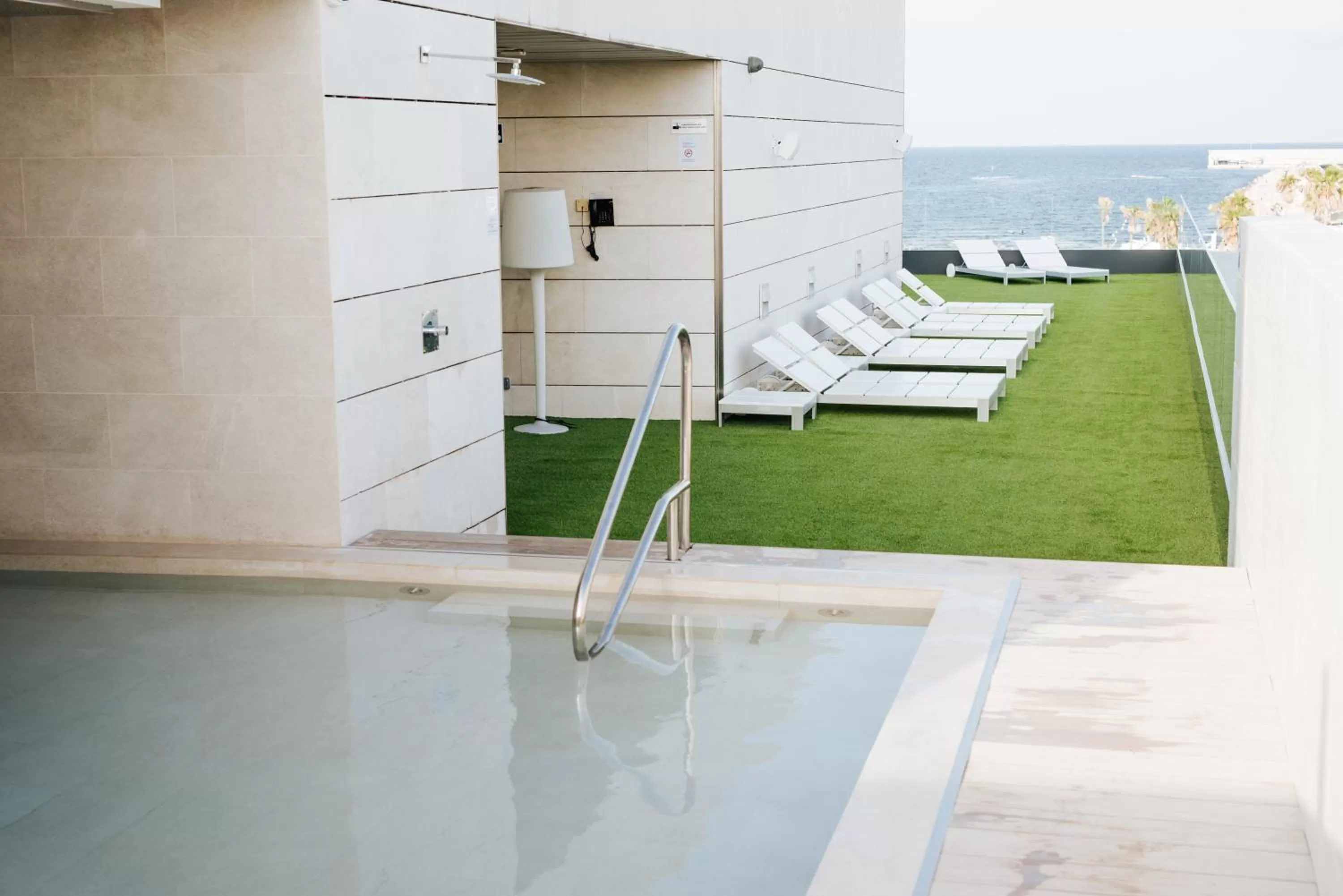 Solarium in Hotel Neptuno Playa & Spa