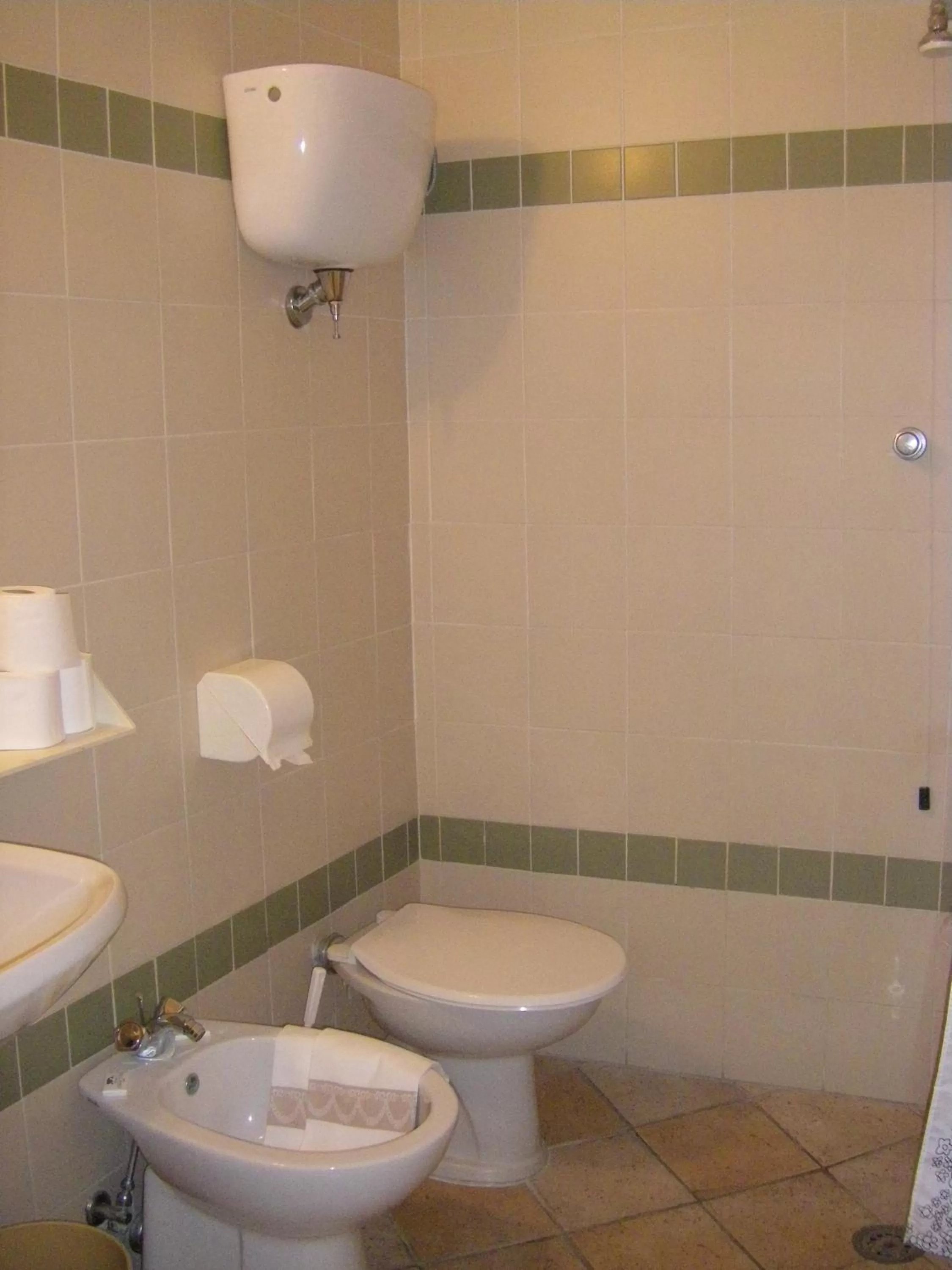 Bathroom in Albergo Cannon d'Oro