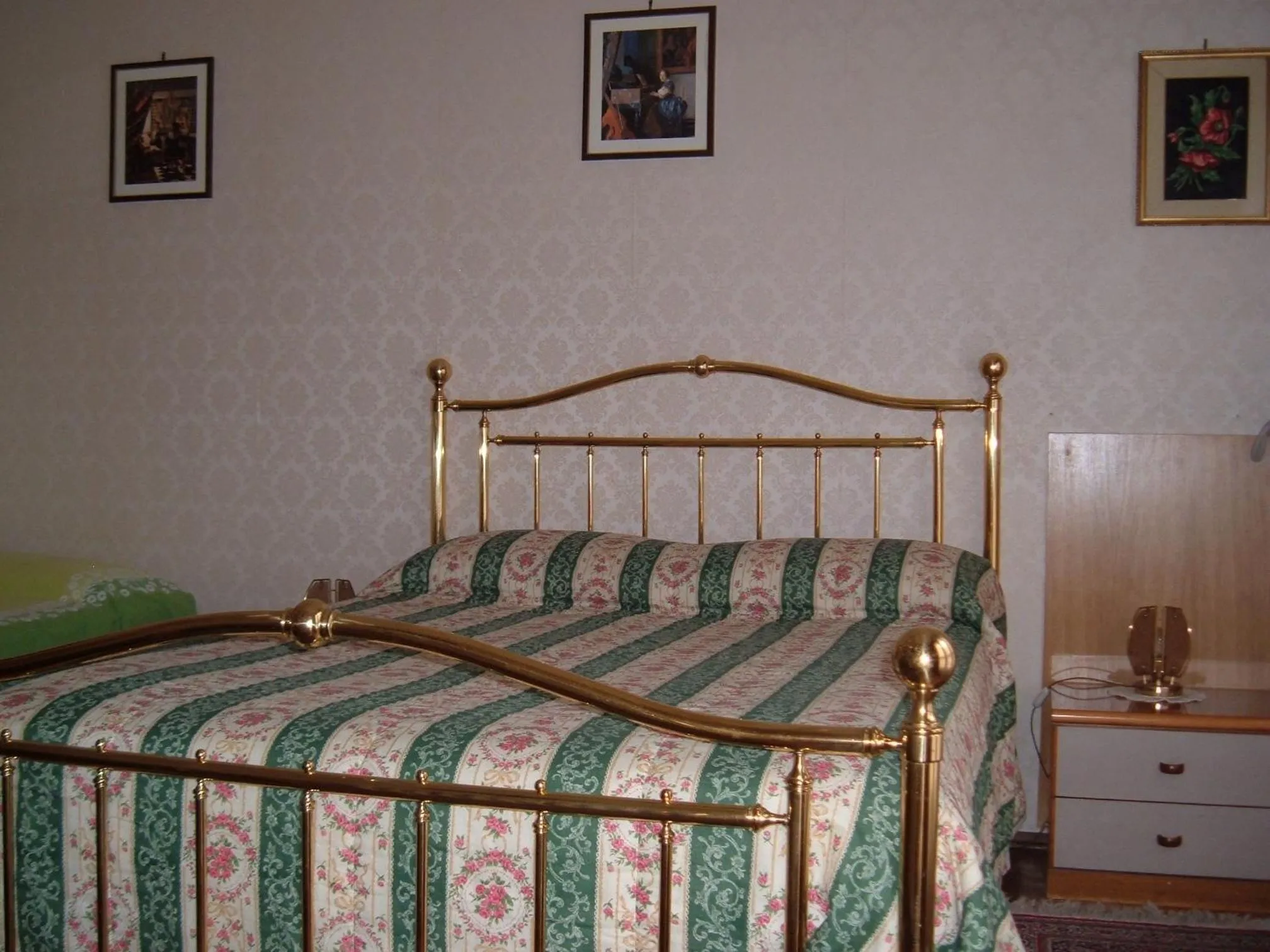 Bed in Albergo Luca