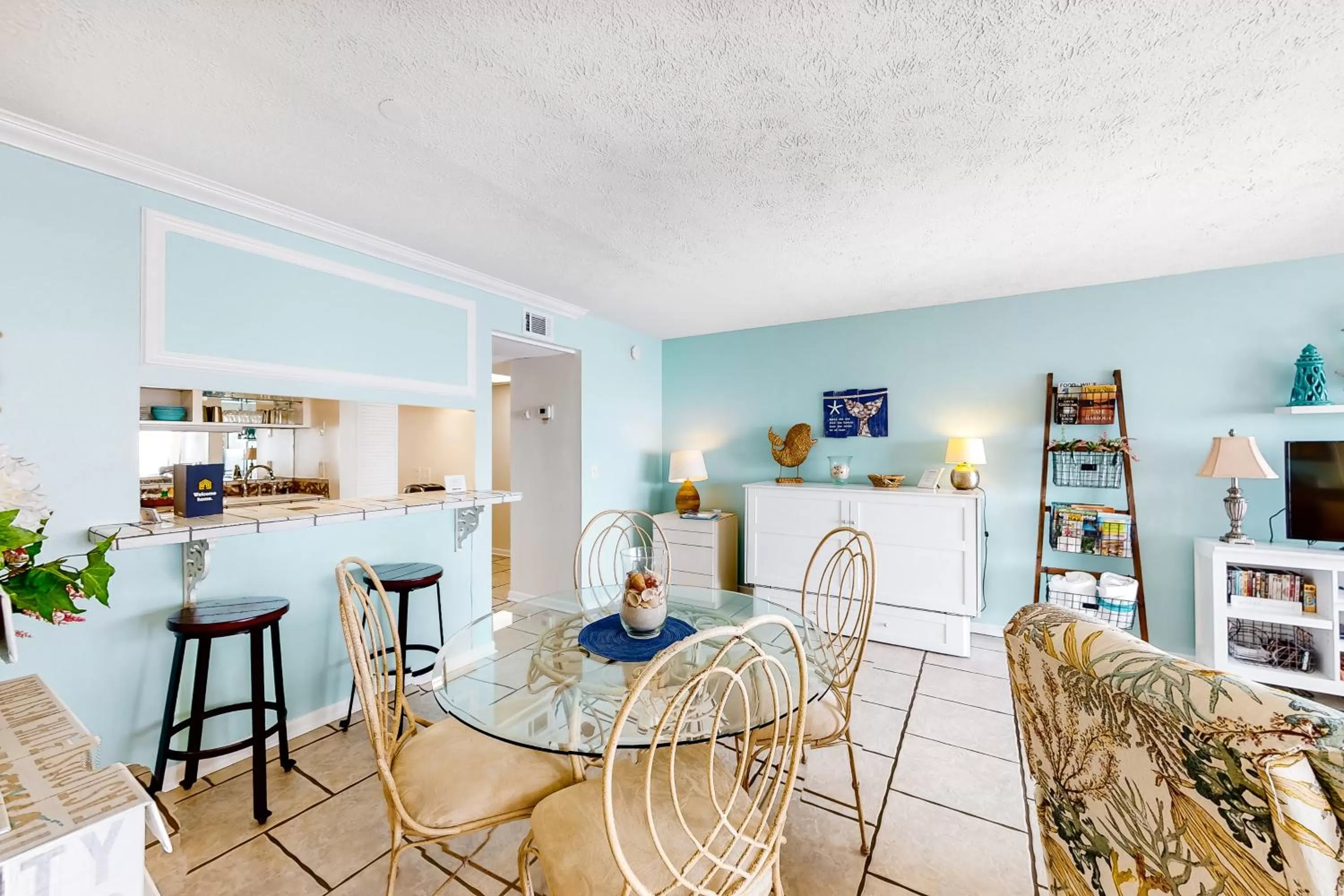 Lounge/Bar in Gulf Gate 208