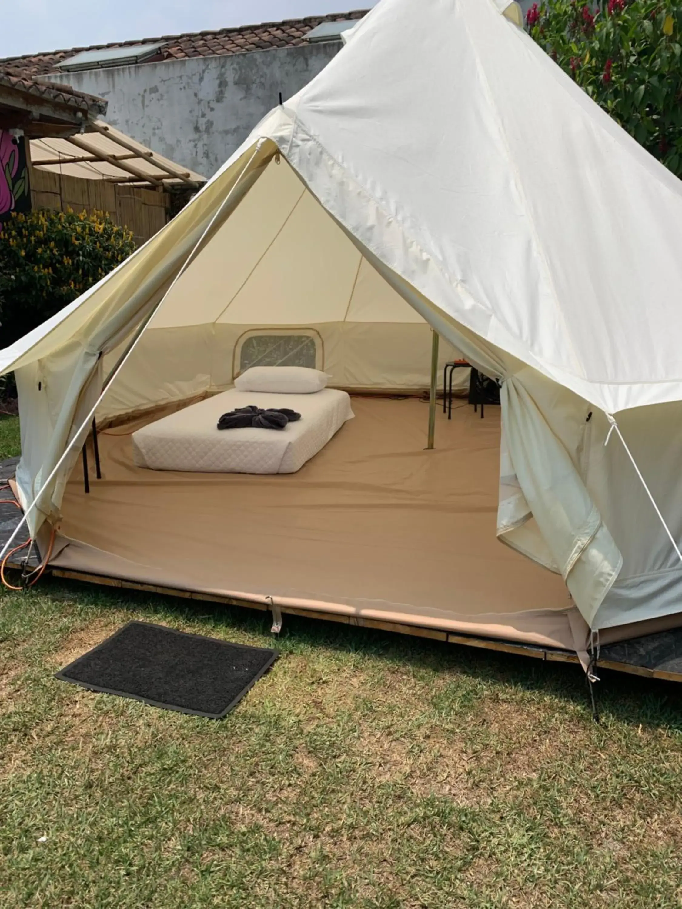 Tent - single occupancy in Yes Please! Hostel Tent - single occupancy in Yes Please! Hostel