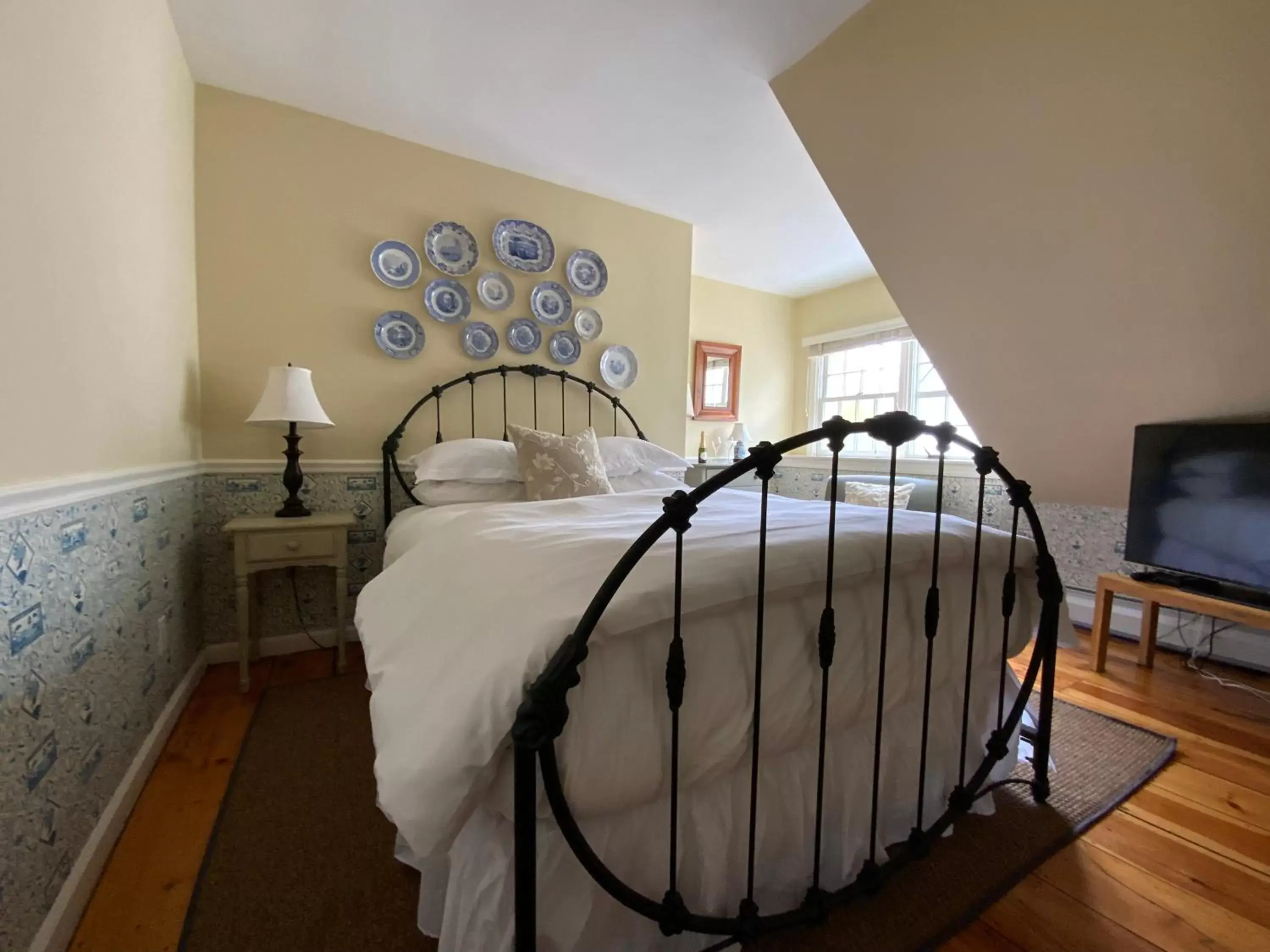 Standard Queen Room in Four Columns Inn Standard Queen Room in Four Columns Inn