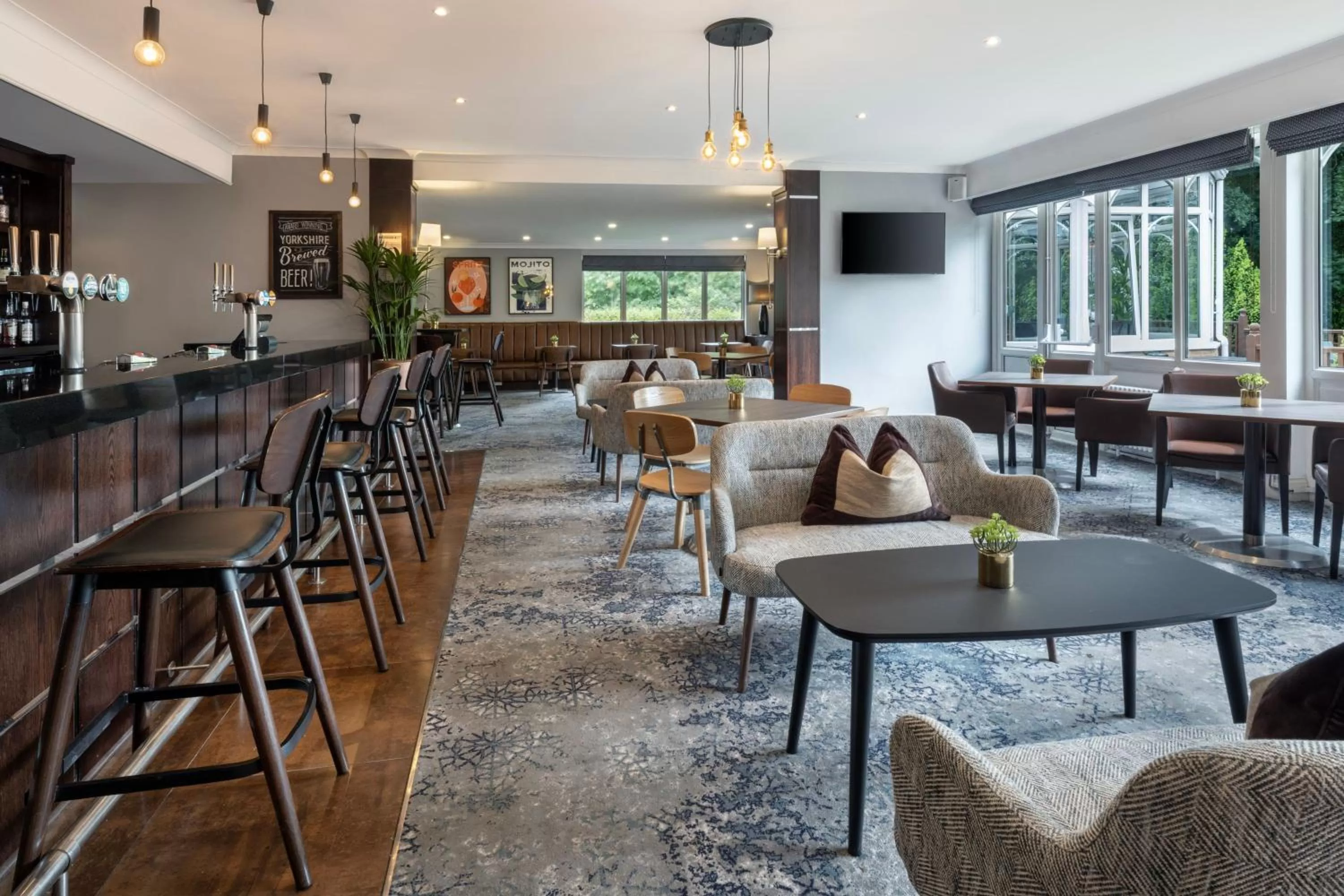 Lounge or bar in Delta Hotels by Marriott York