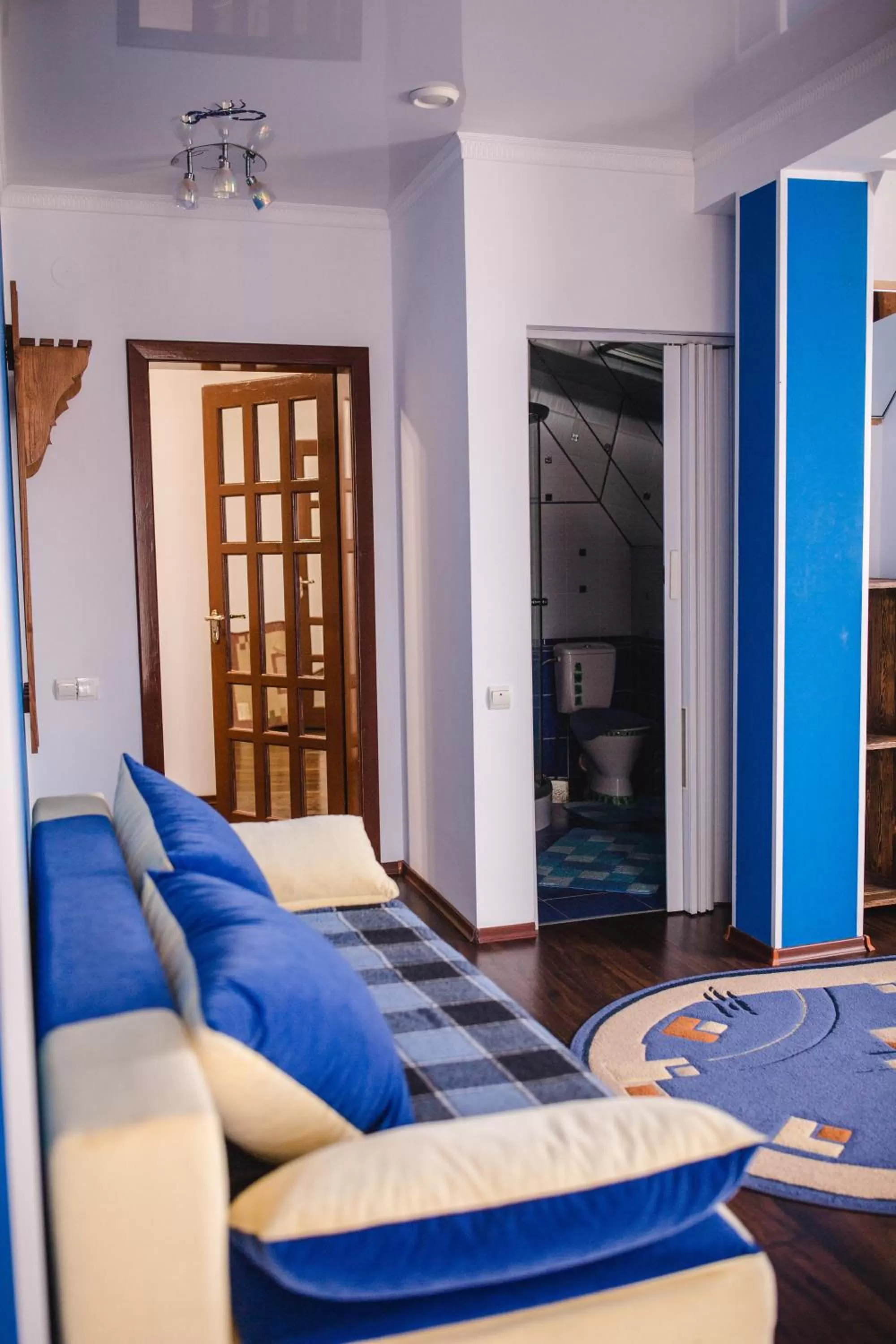 Bed, Seating Area in Kolyba Opryshkiv