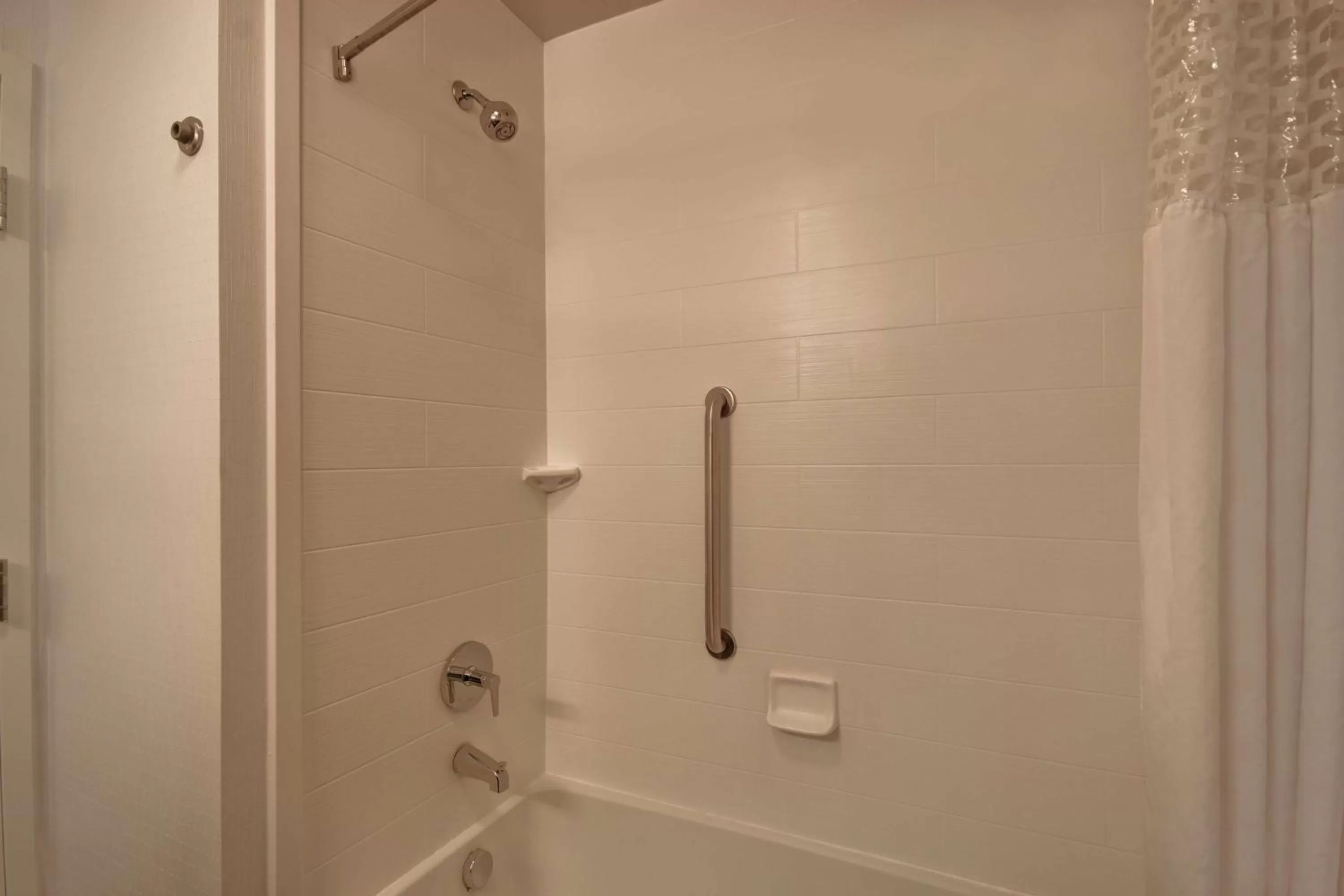 Bathroom in Hampton Inn & Suites Columbia South Fort Meade Area