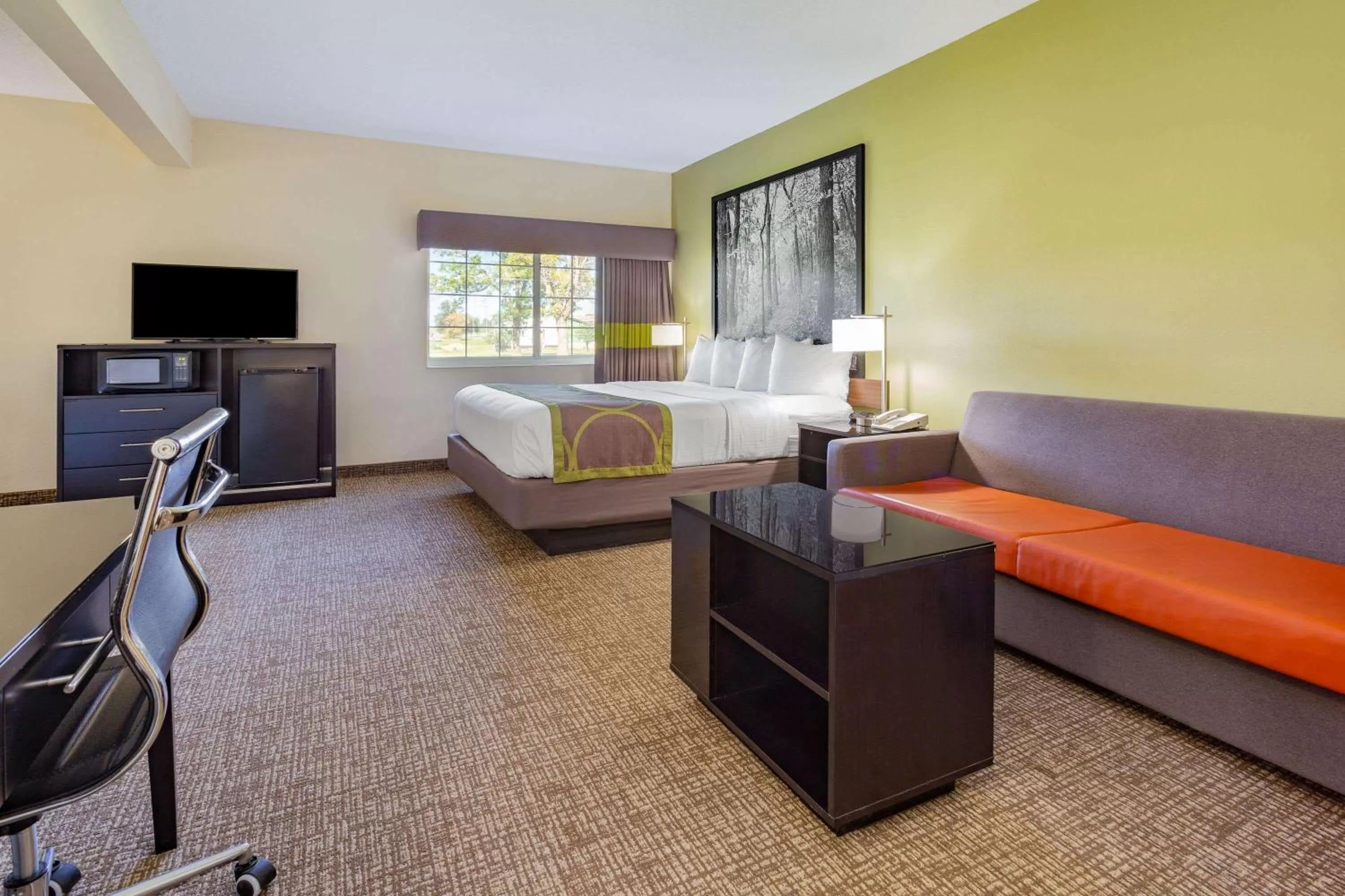 Photo of the whole room in Super 8 by Wyndham Emmetsburg