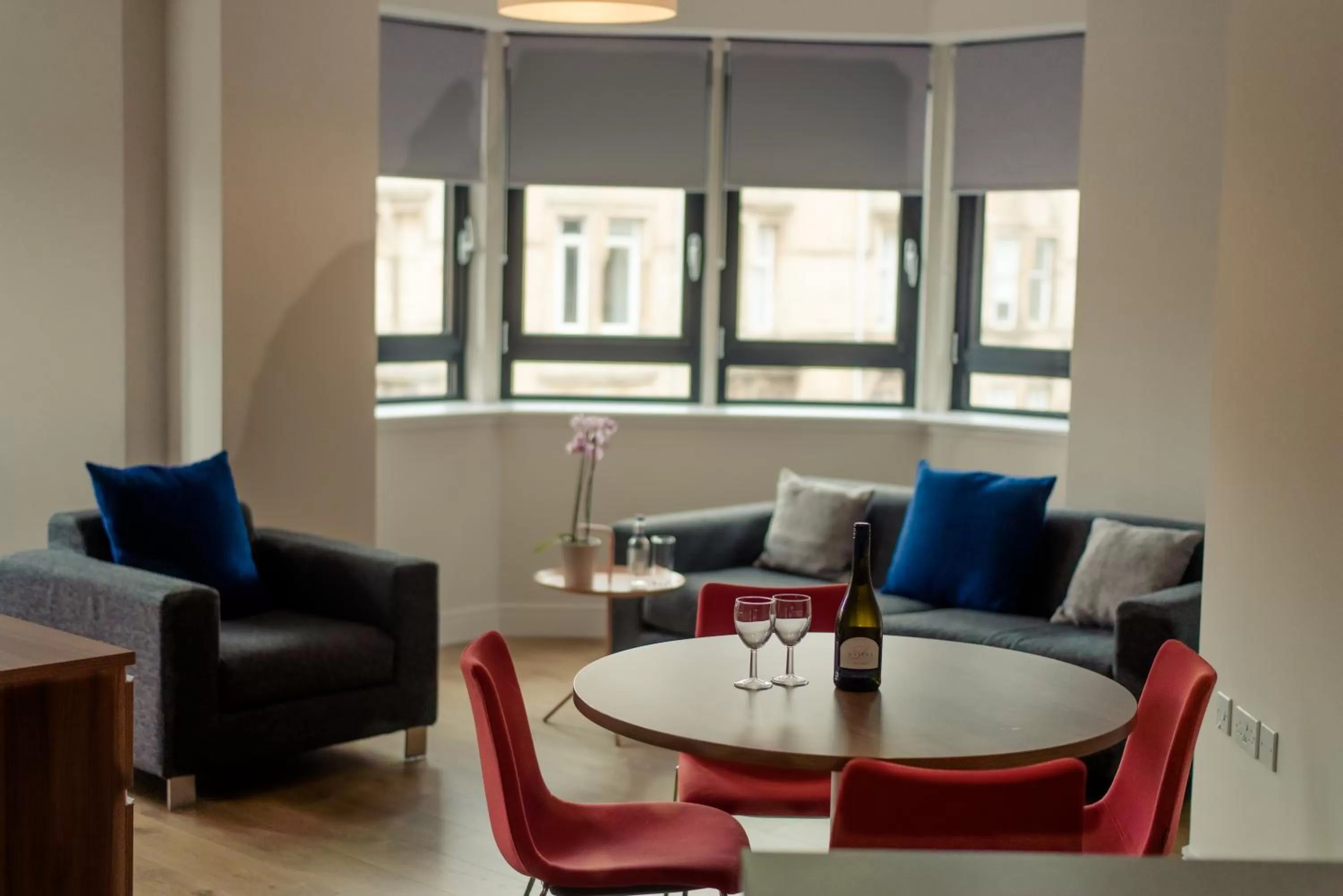 Dining area in PREMIER SUITES PLUS Glasgow Bath Street
