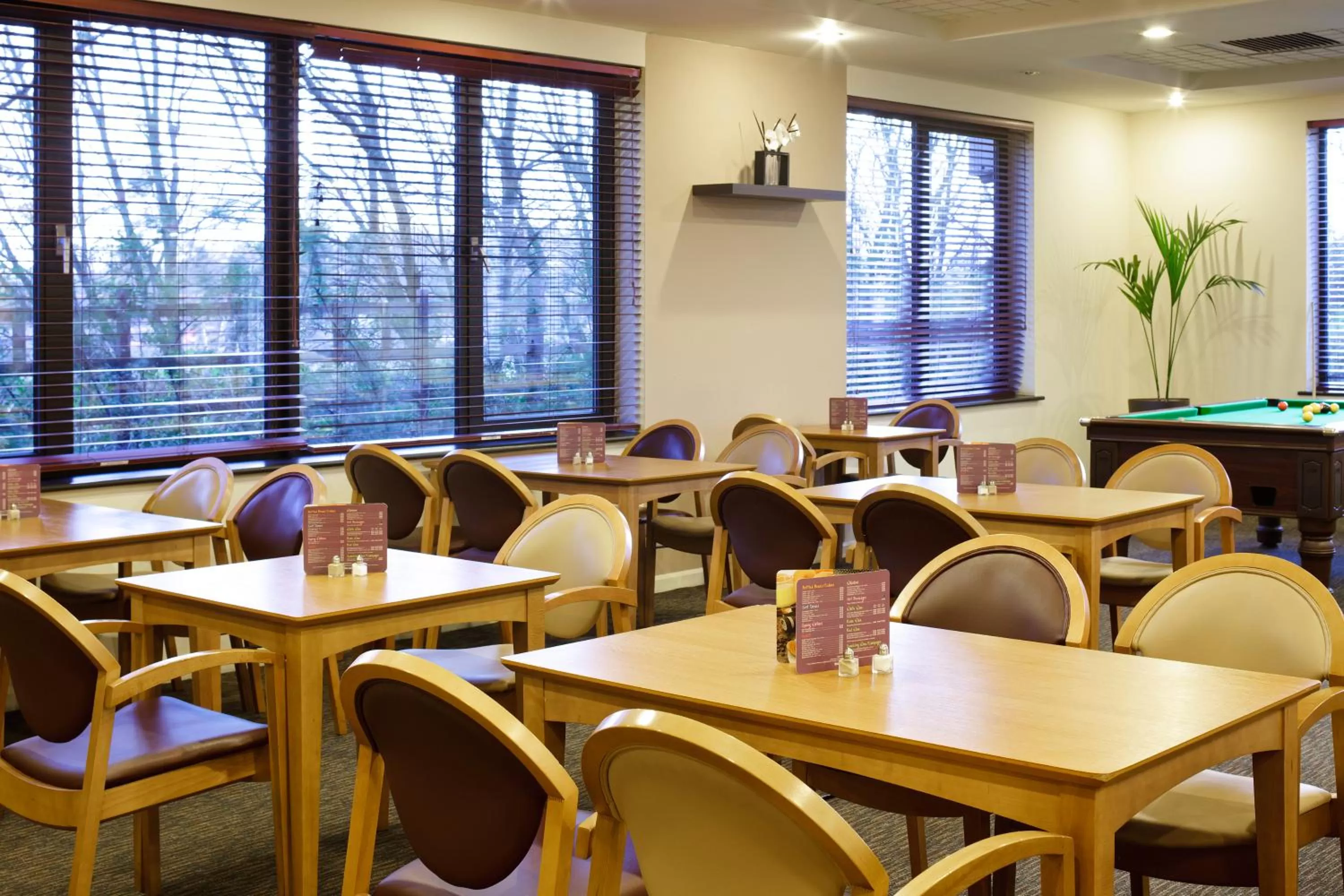 Restaurant/places to eat in ibis Lincoln