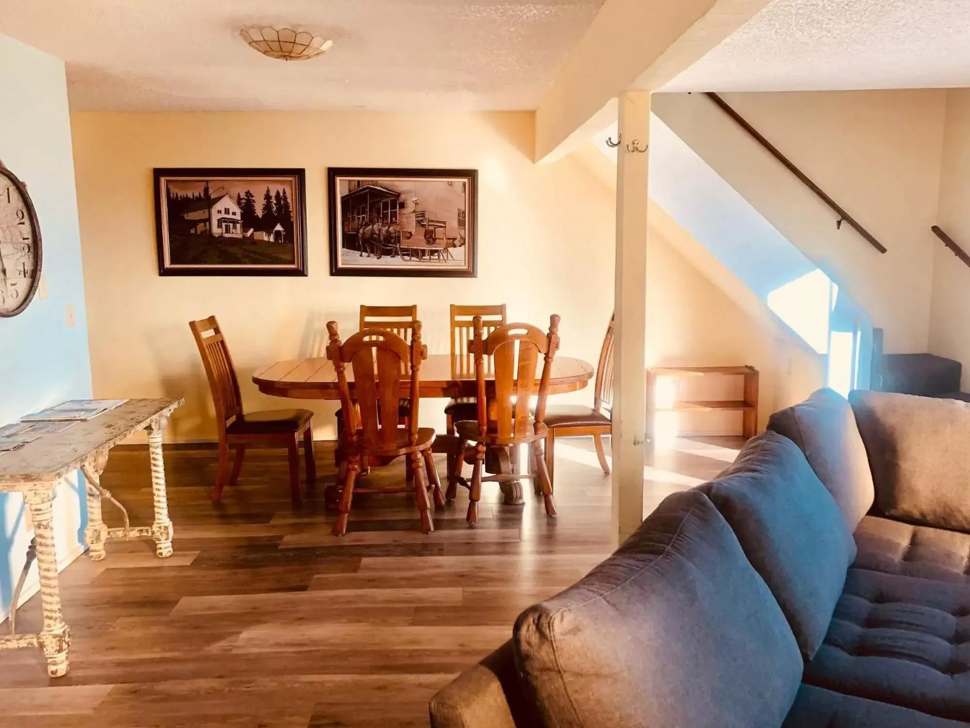 Woodside Lodge - 1 Queen and 3 Twin Beds - Suite # 2 - Two Bedroom in Driftwood Inn Woodside Lodge - 1 Queen and 3 Twin Beds - Suite # 2 - Two Bedroom in Driftwood Inn