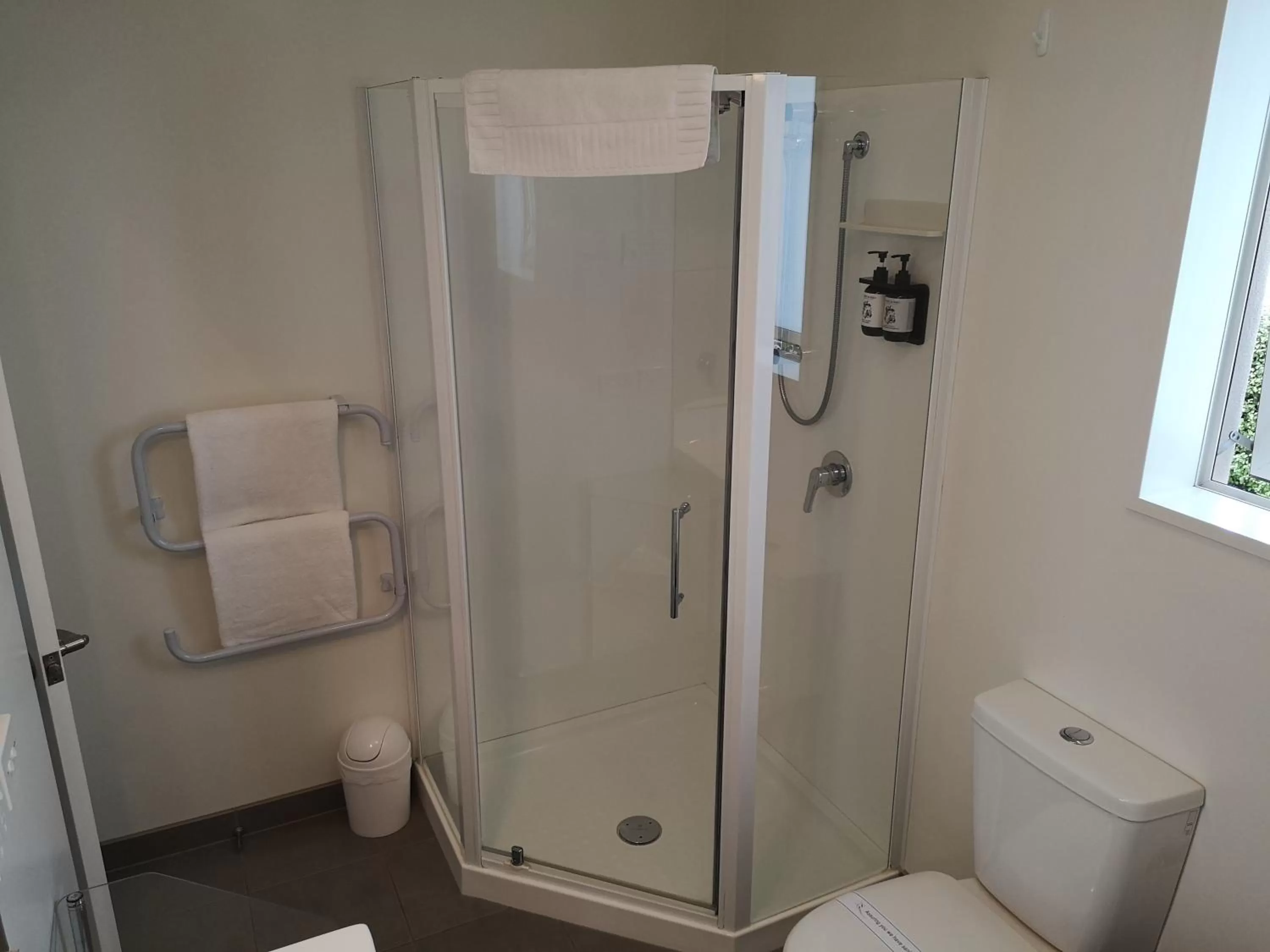 Bathroom in Airport Palms Motel