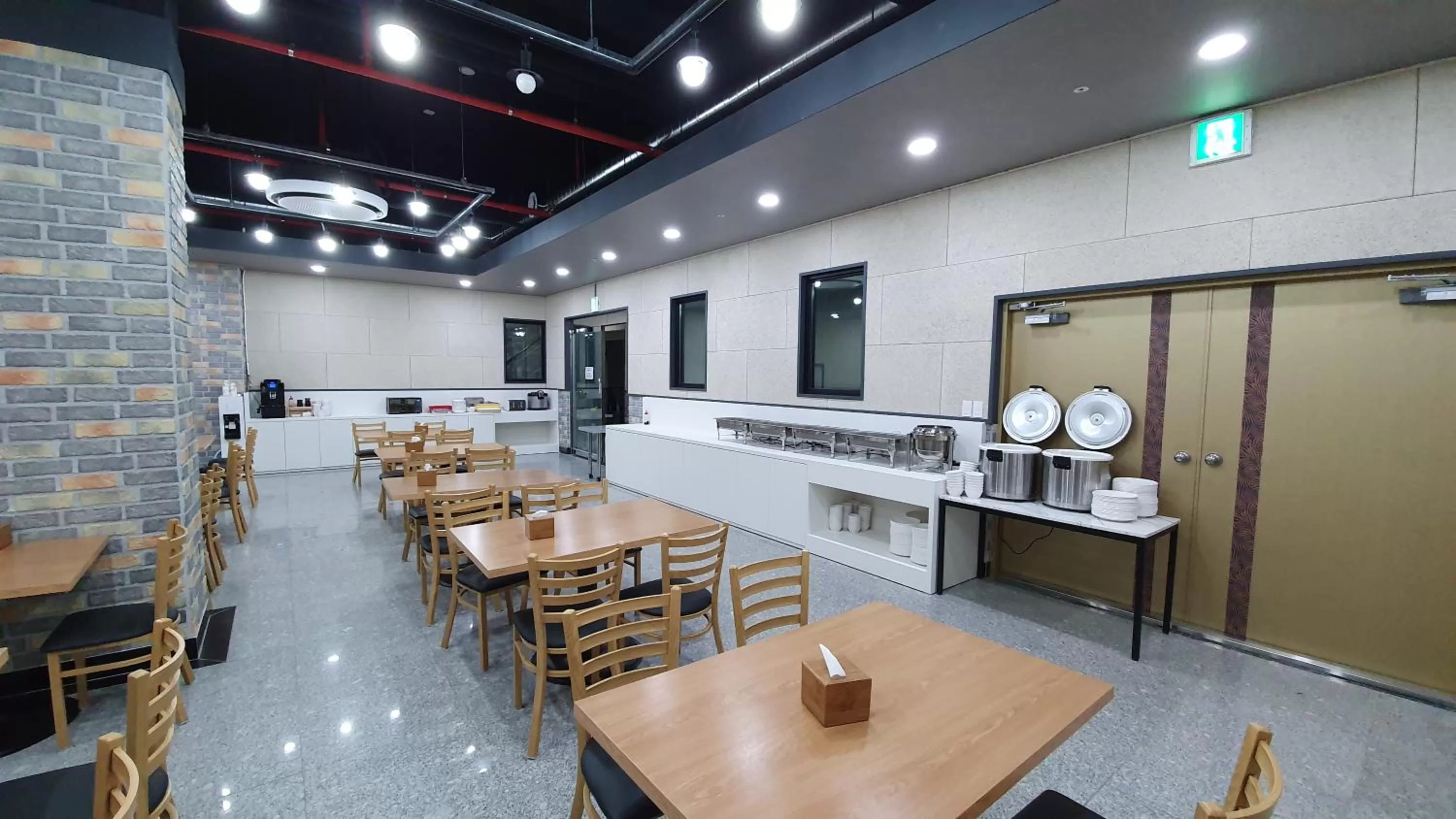 Restaurant/places to eat in The Port Hotel Busan