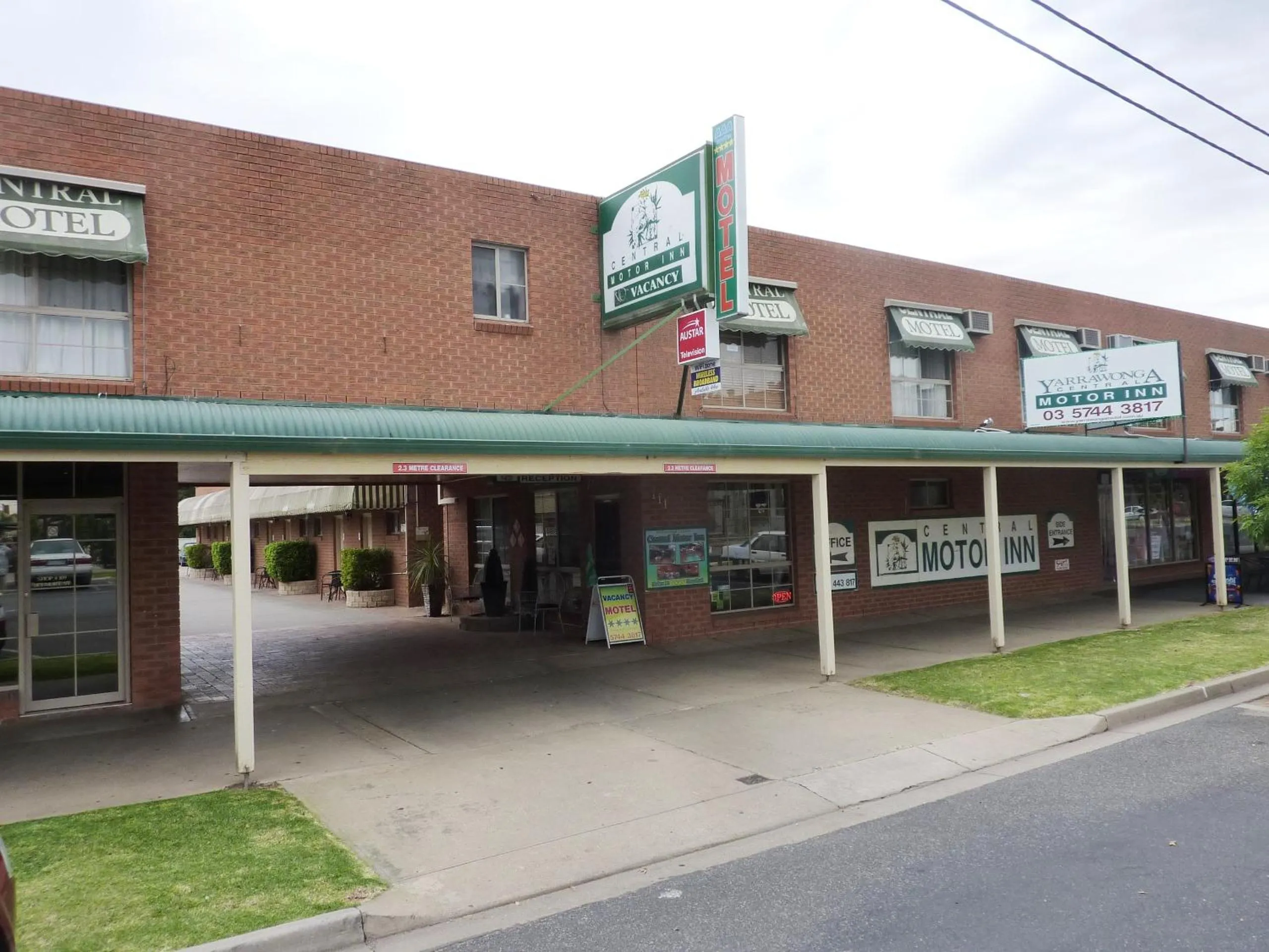 Facade/entrance in Central Yarrawonga Motor Inn