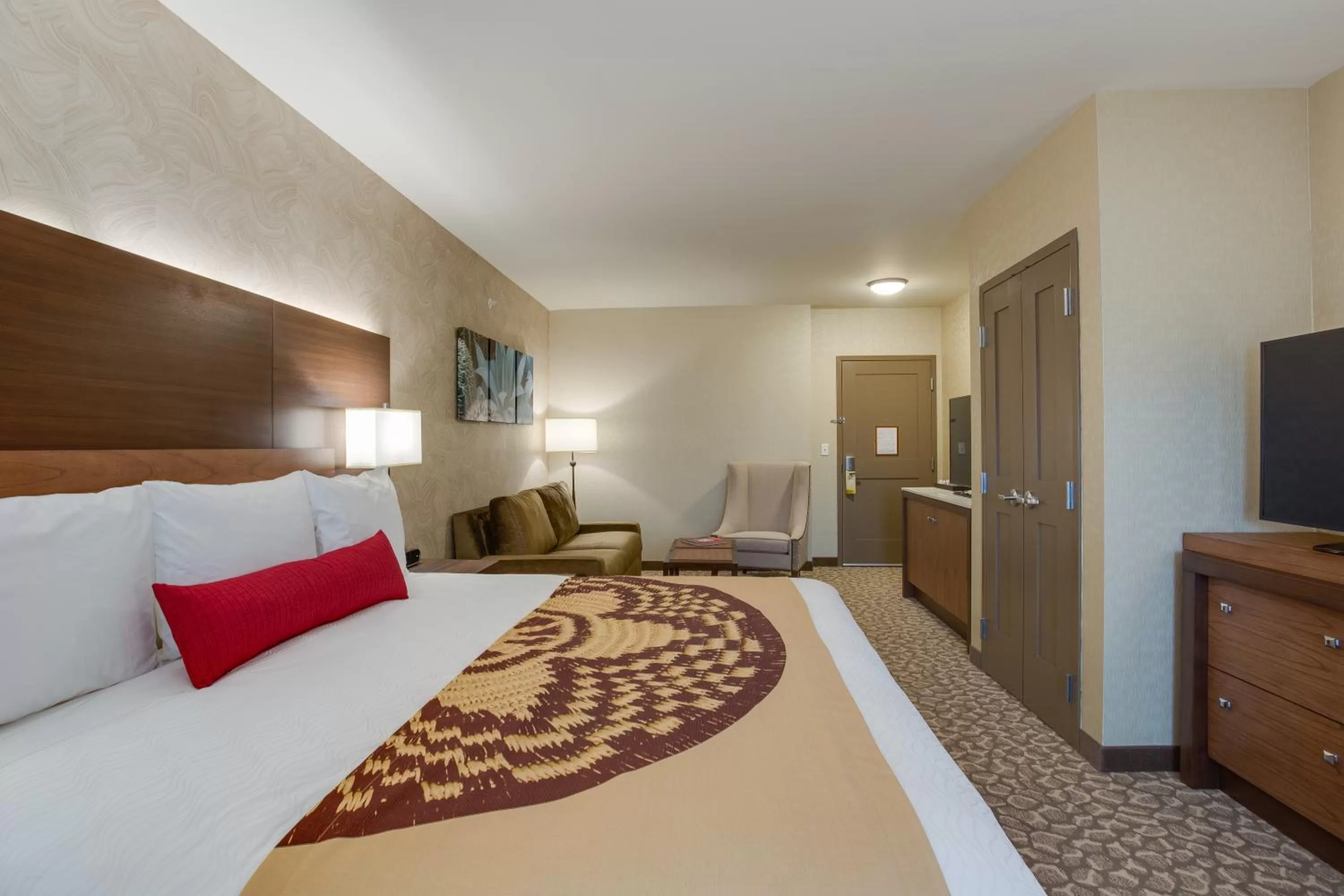 Photo of the whole room, Bed in Cliff Castle Casino Hotel