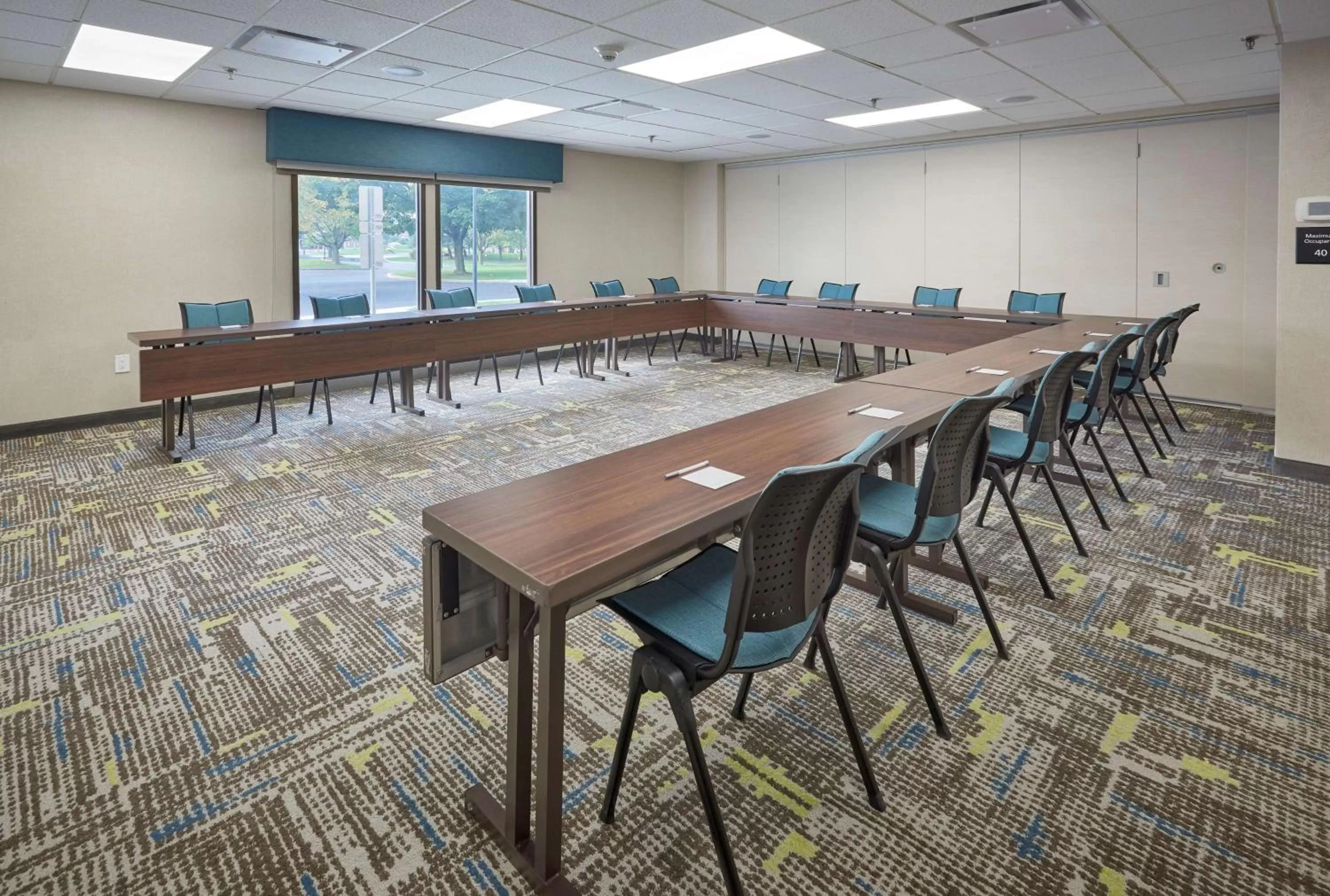 Meeting/conference room in Hampton Inn by Hilton Harrisburg West