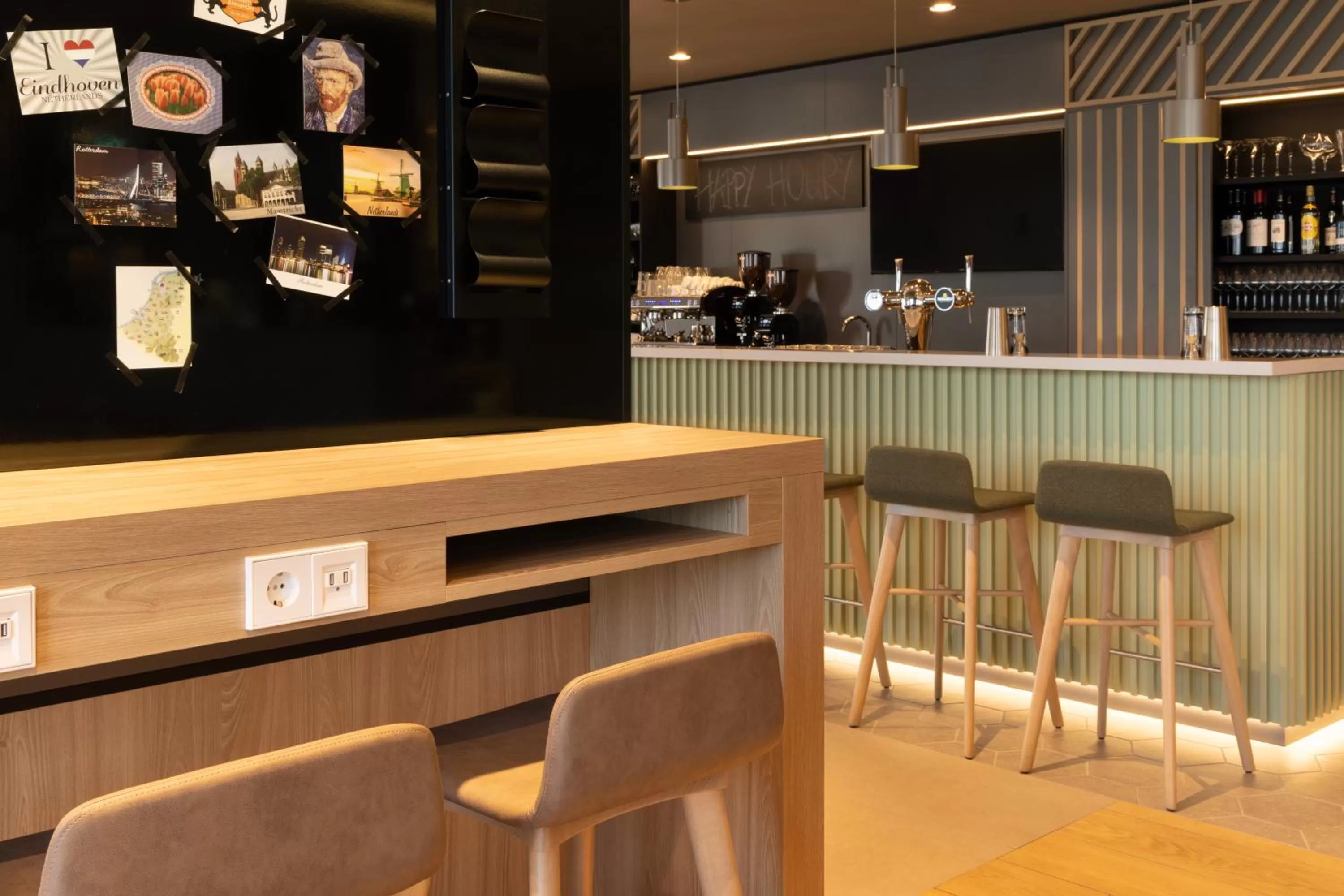 Lounge or bar in Holiday Inn - Eindhoven Airport by IHG