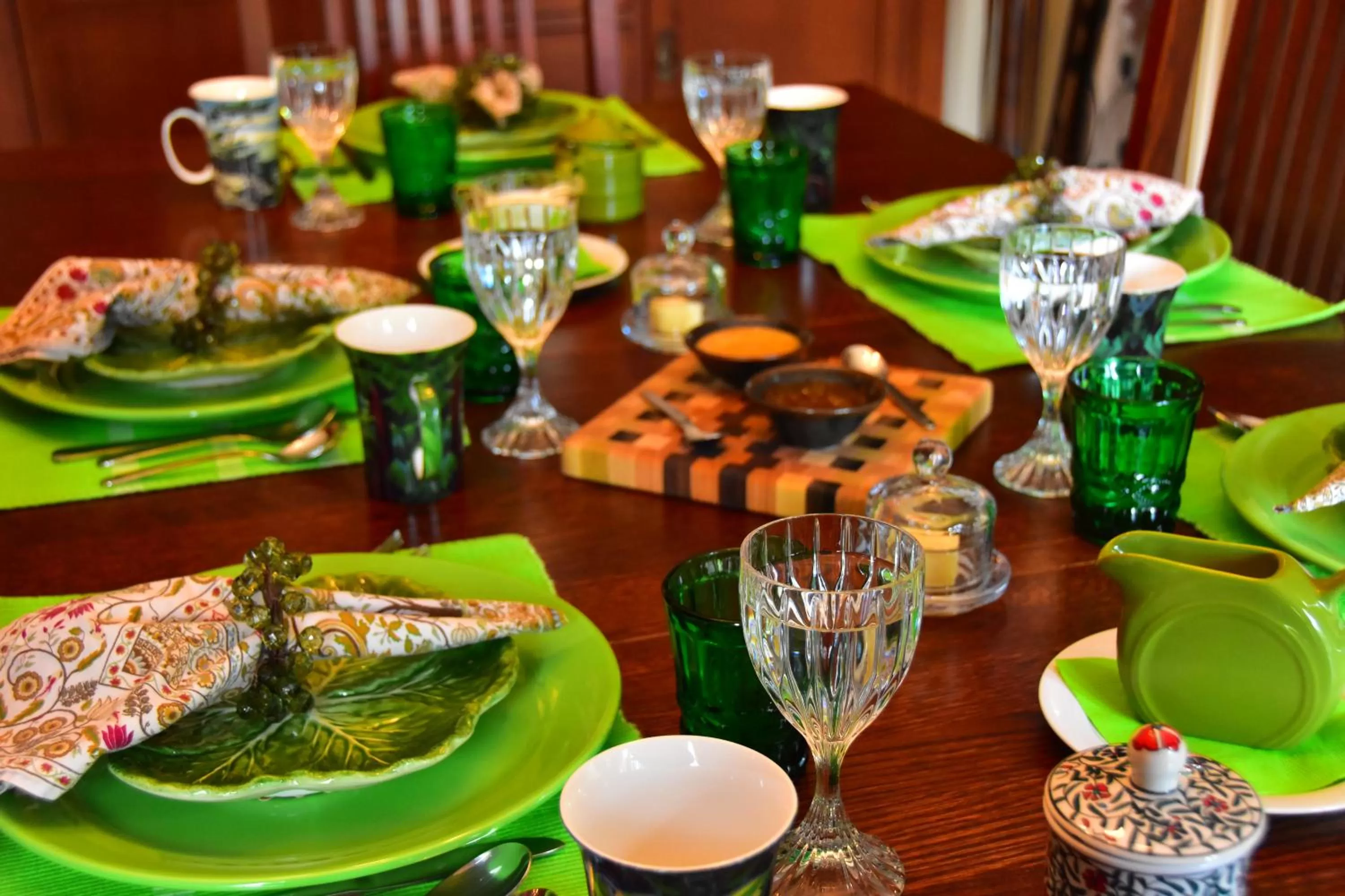 Dining area in Explorer House Bed & Breakfast
