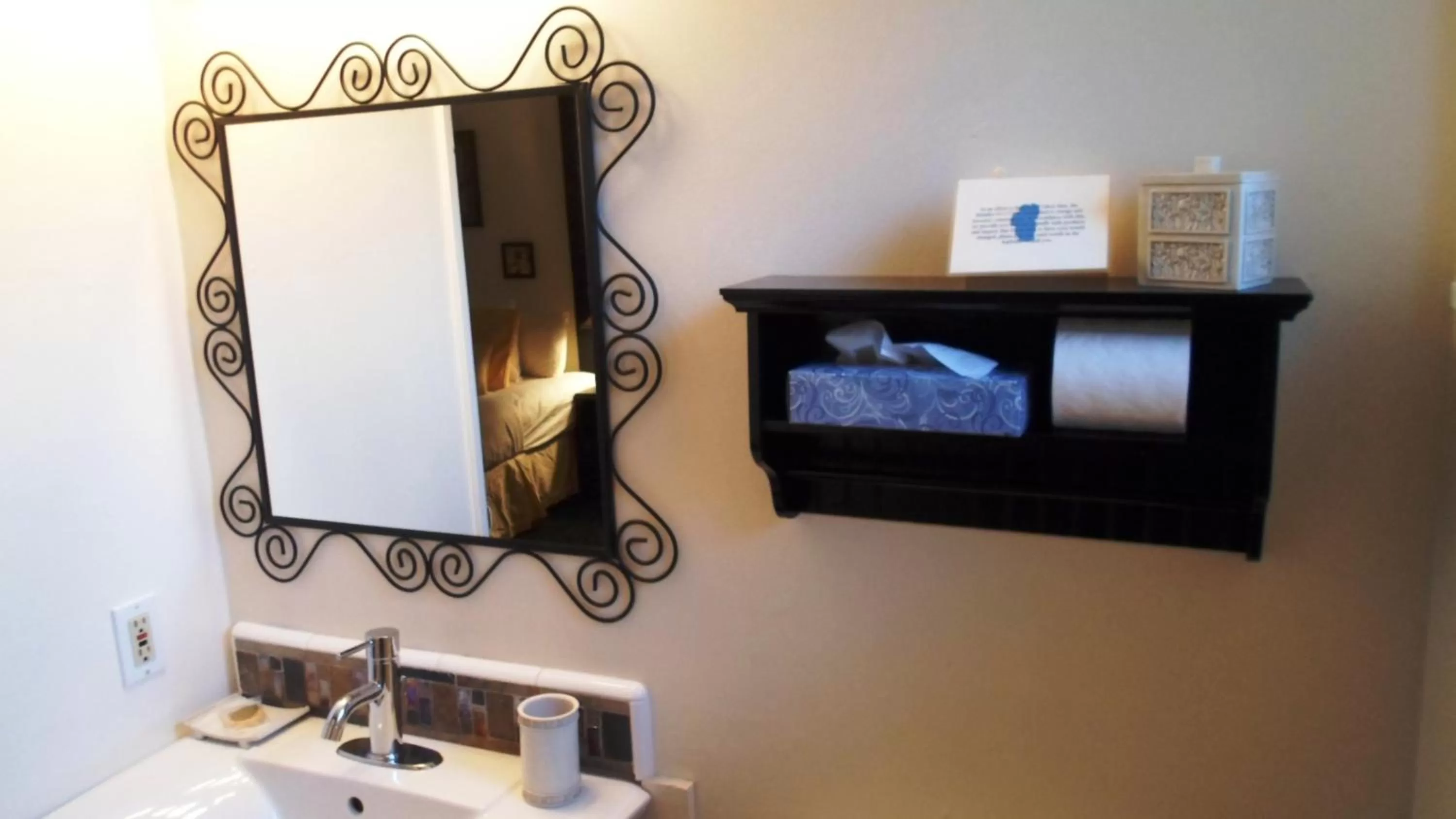 Bathroom in Paradice Motel