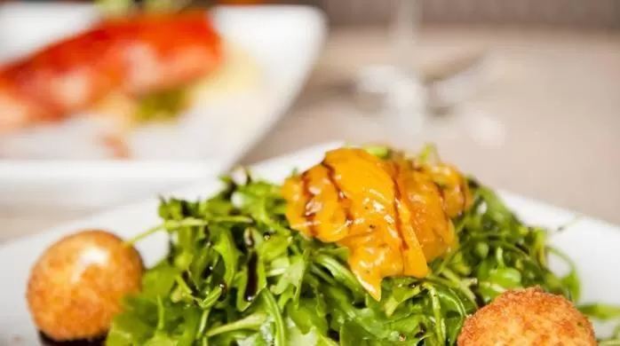 Restaurant/places to eat in Hotel Ambasador Garden