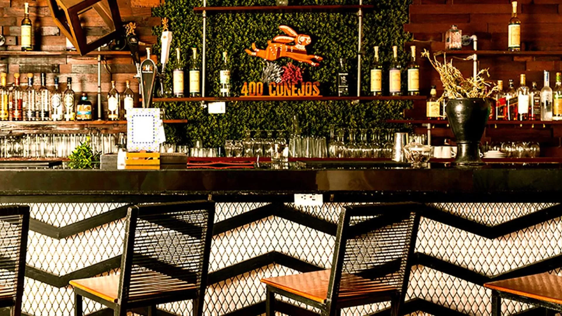 Restaurant/places to eat in Mezcal Hotel