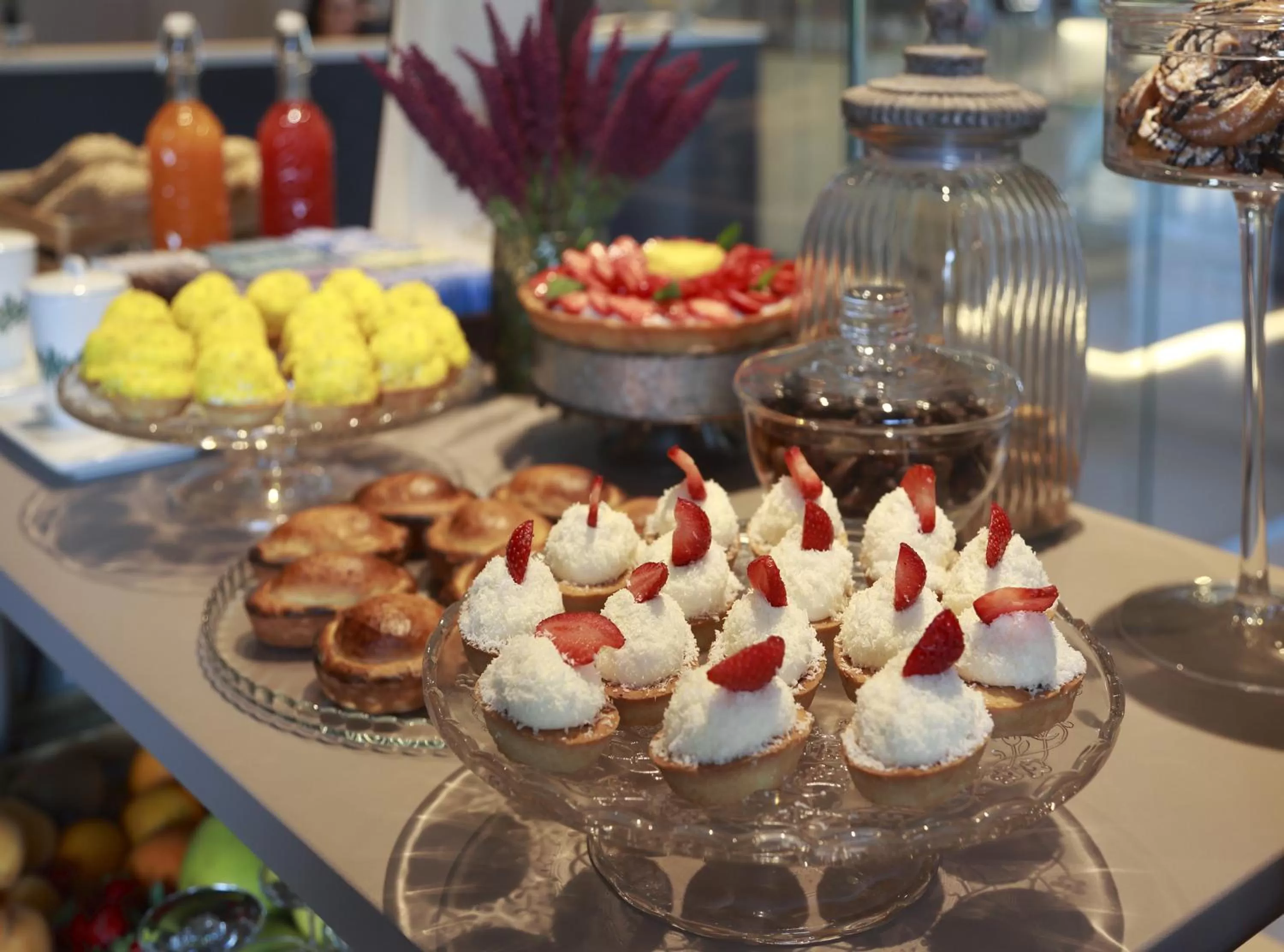 Buffet breakfast in Hotel Aloisi