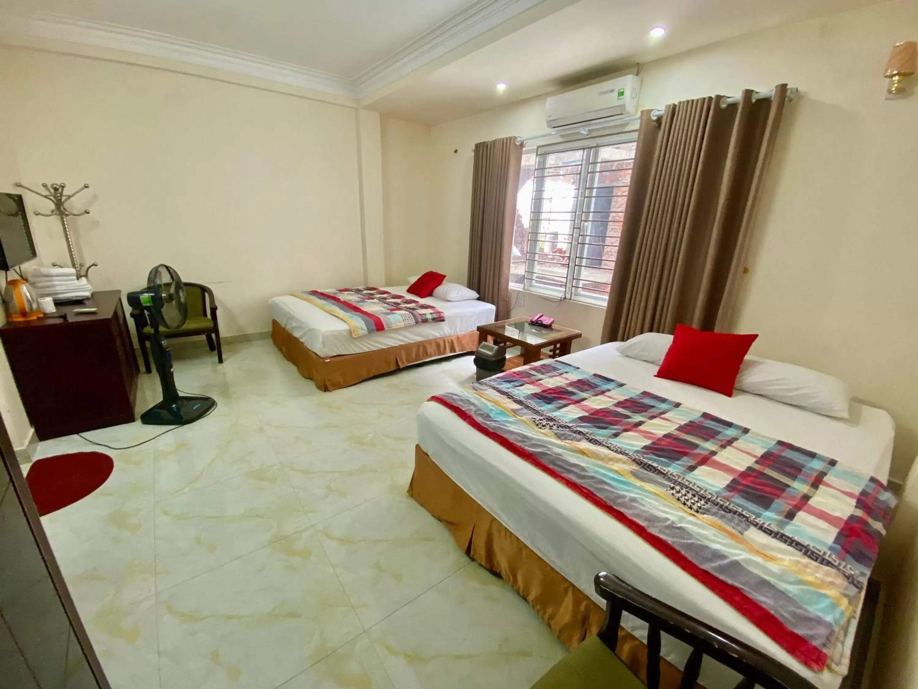 Deluxe Quadruple Room in Viet Nhat Halong Hotel - Bai Chay Deluxe Quadruple Room in Viet Nhat Halong Hotel - Bai Chay