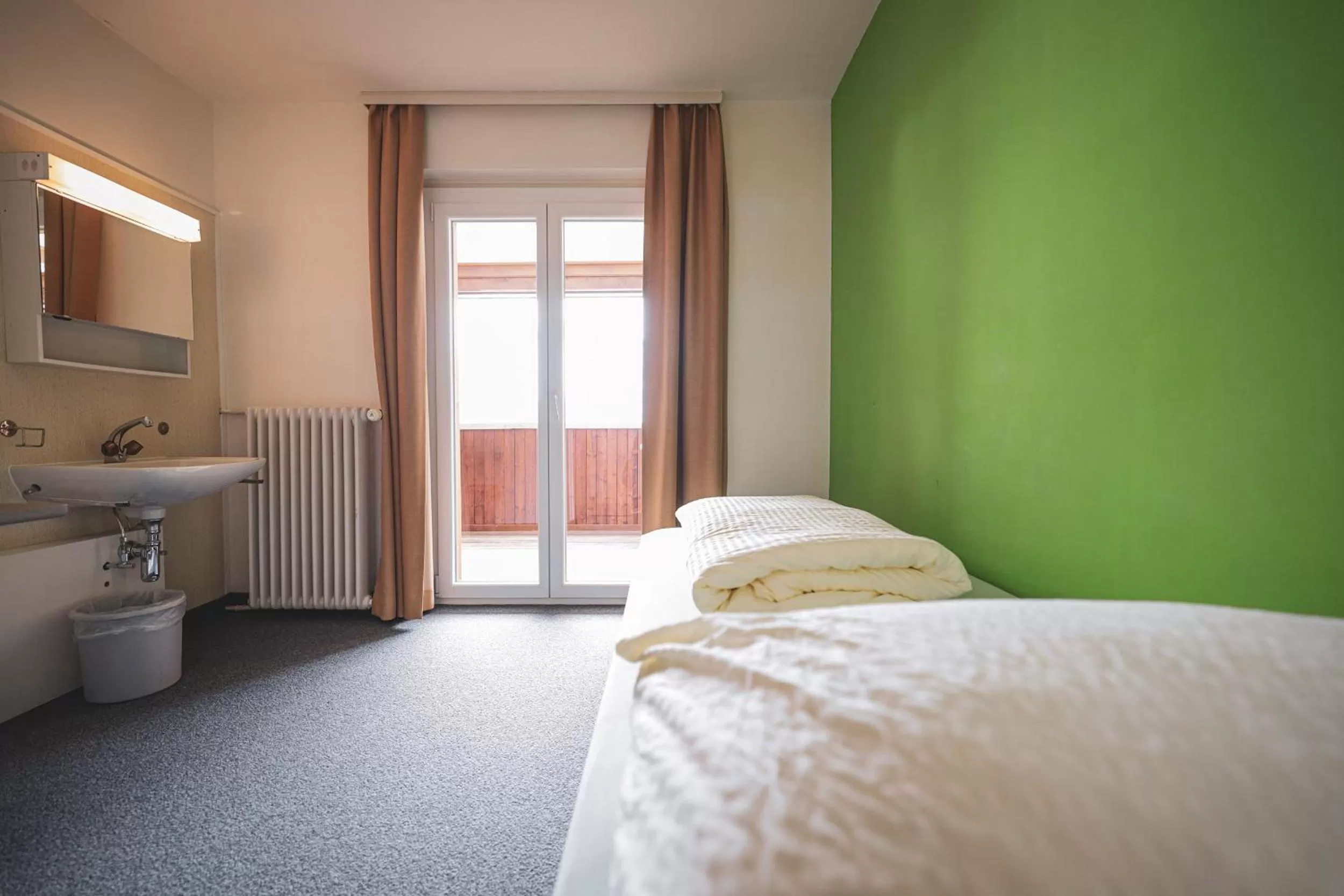 Photo of the whole room, Bed in Arosa Mountain Lodge