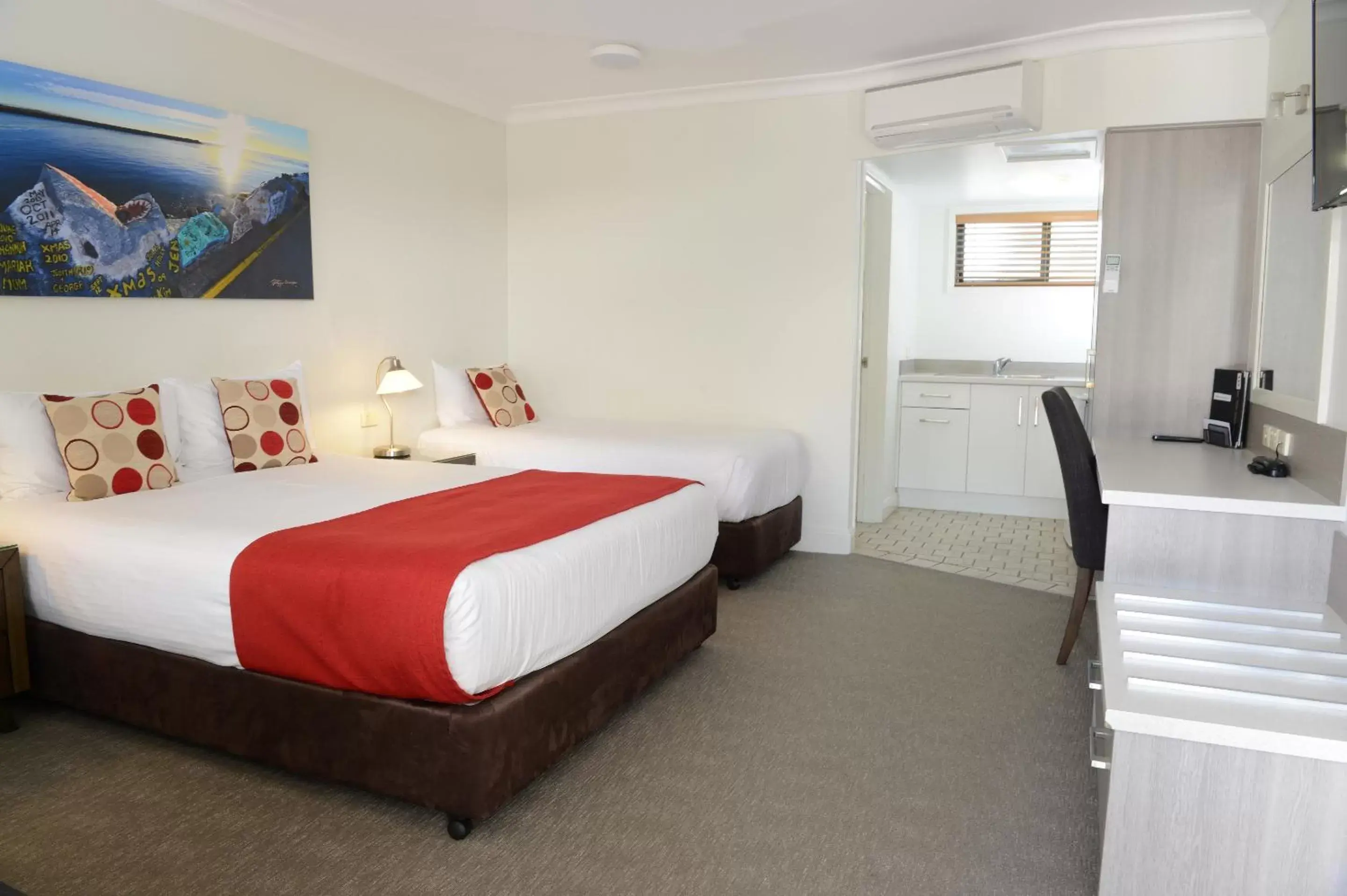 Large Twin Room in Rockpool Motor Inn Large Twin Room in Rockpool Motor Inn