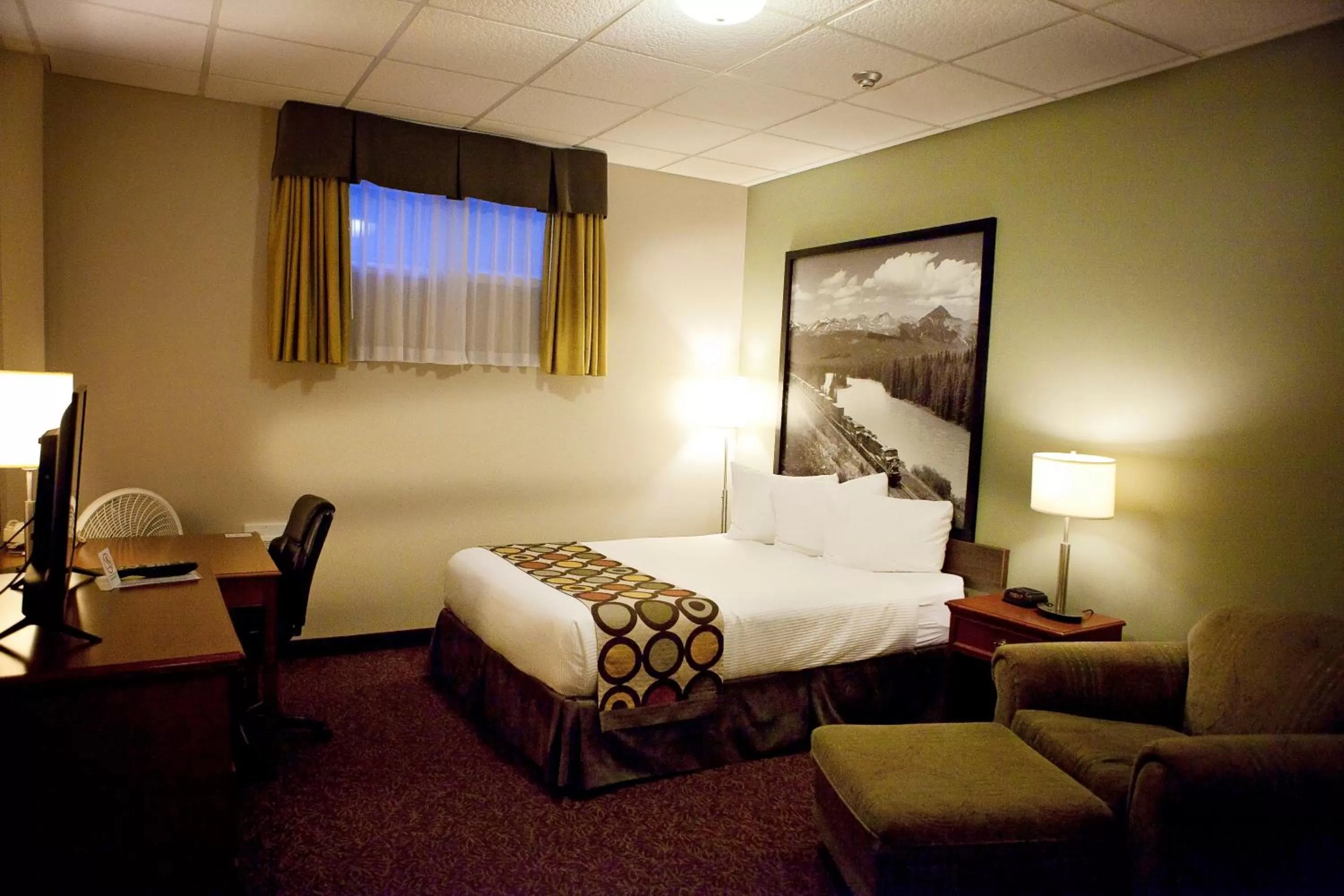 Bed in Super 8 by Wyndham Cochrane