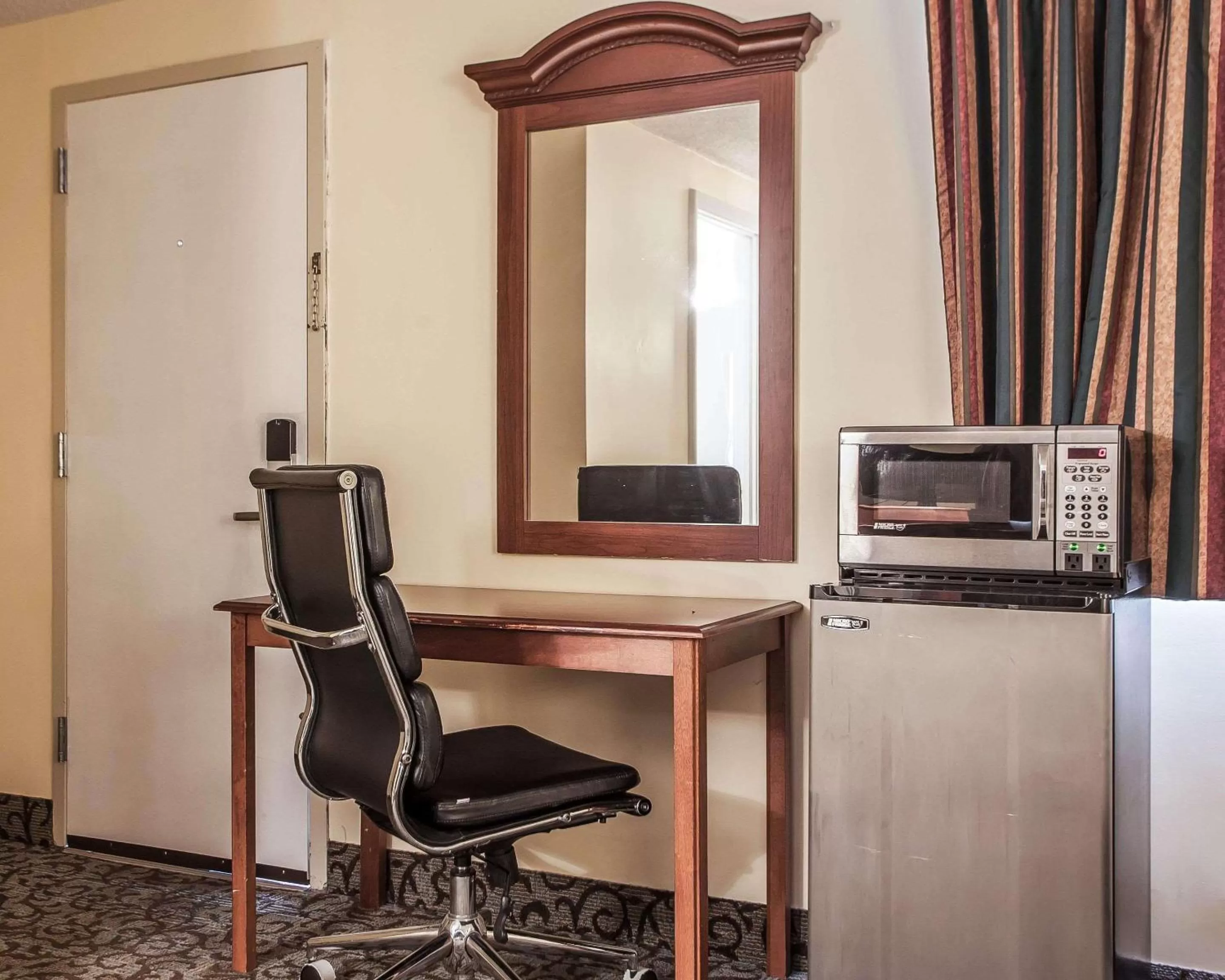 Photo of the whole room in Econo Lodge Newton