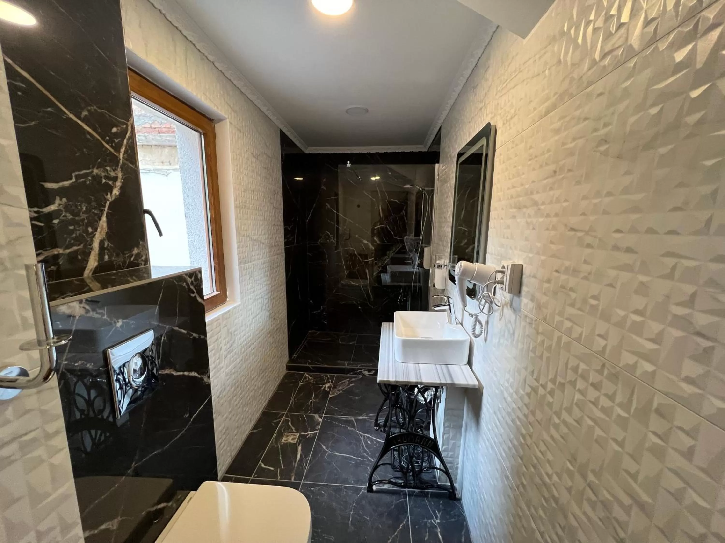 Bathroom in Hotel Boutique Cathedral Plaza Residences room for rent downtown