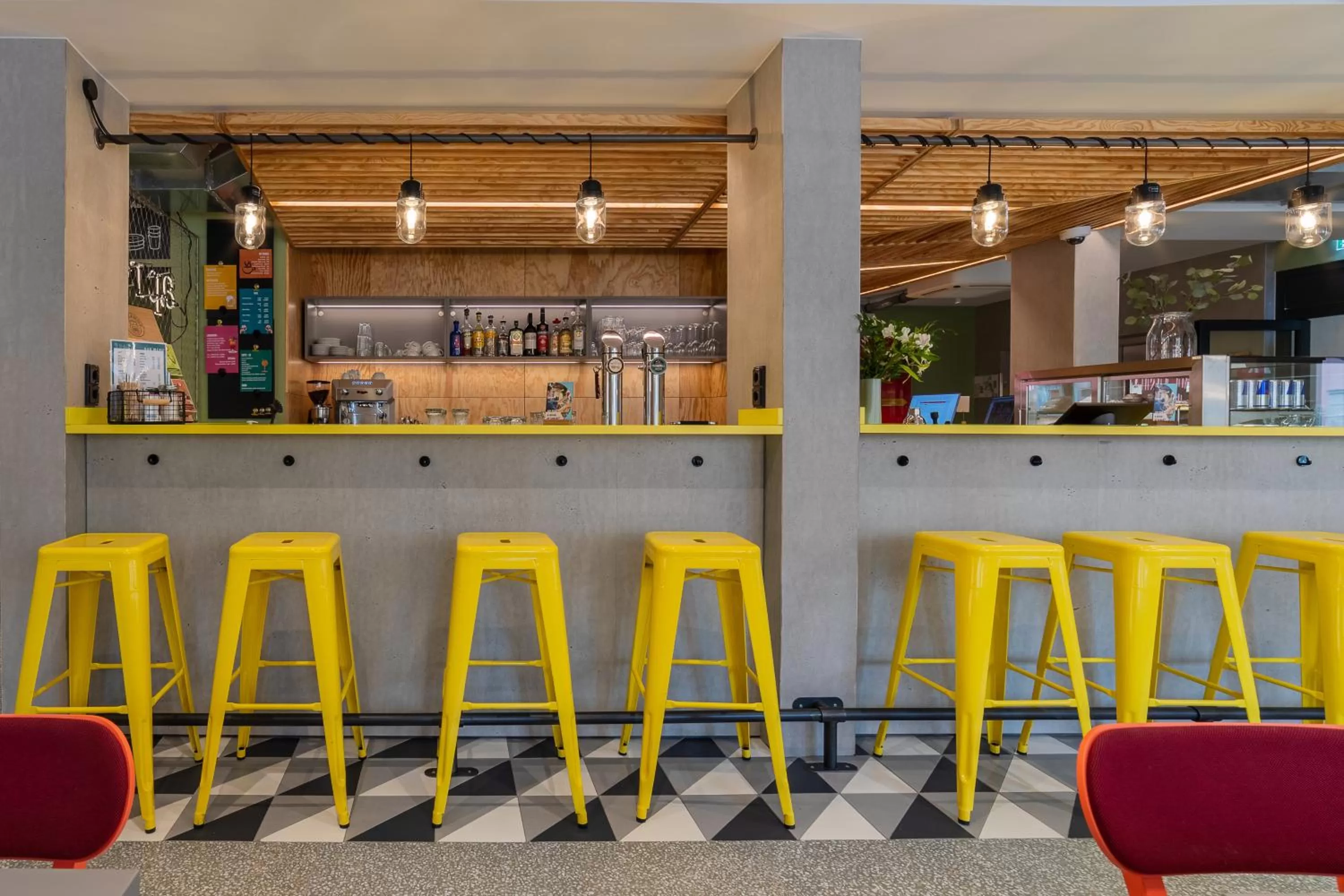 Lounge or bar, Lounge/Bar in MEININGER Hotel Innsbruck Zentrum