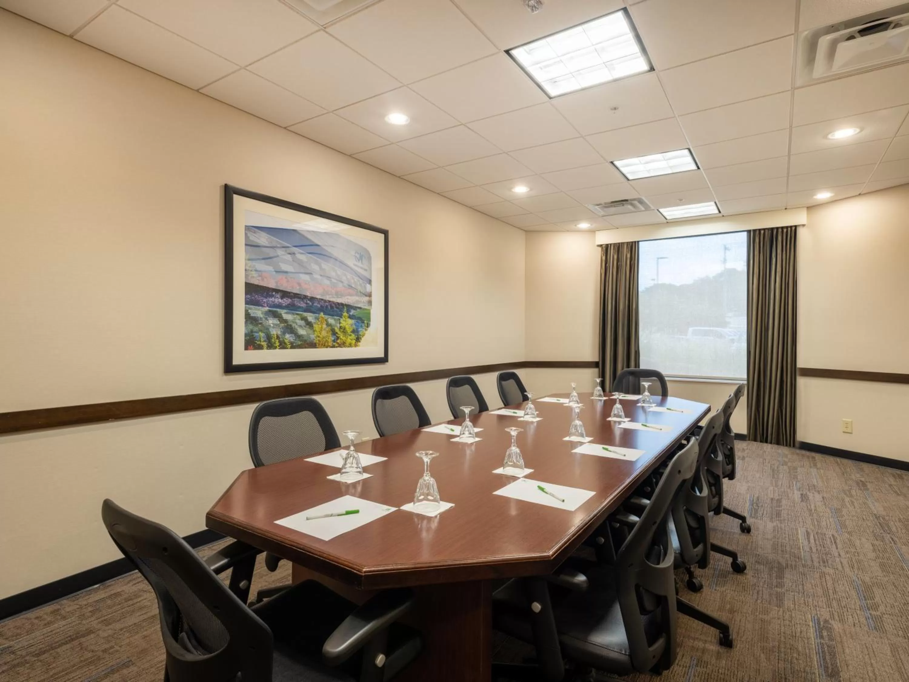 Meeting/conference room in Holiday Inn Greensboro Coliseum by IHG