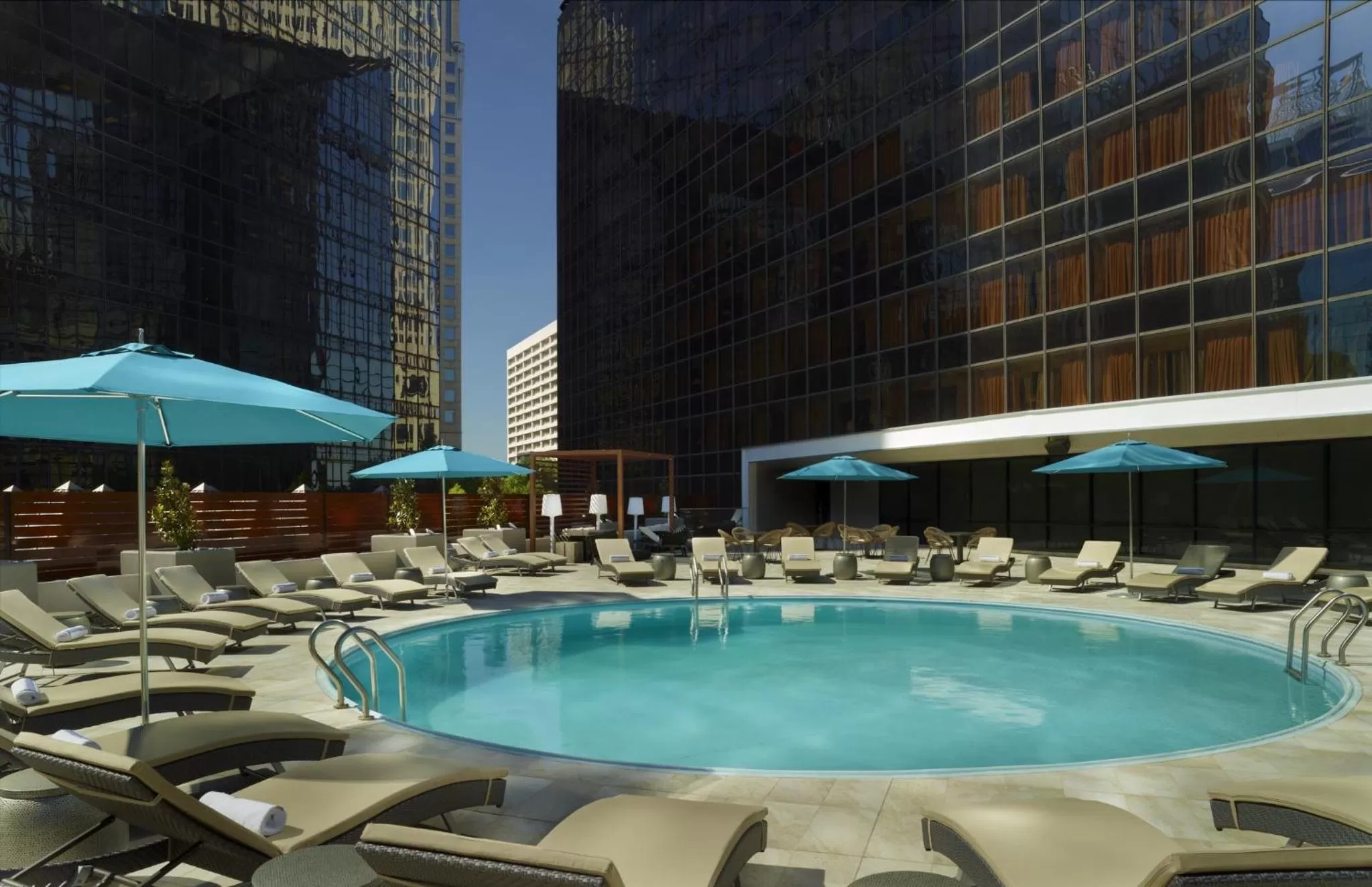 Swimming pool in Omni Charlotte Hotel