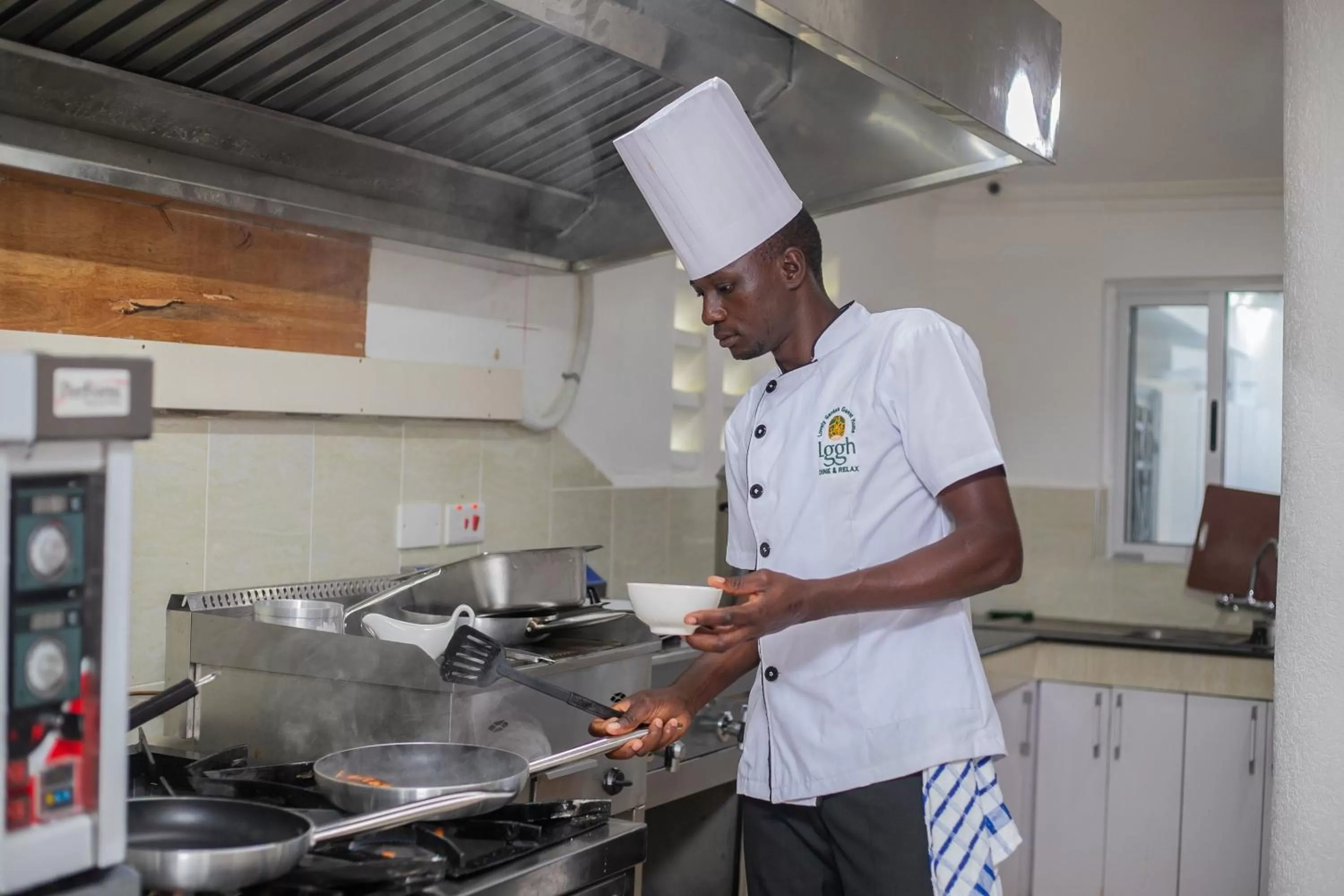 Kitchen or kitchenette in Lovely Garden Guest Home