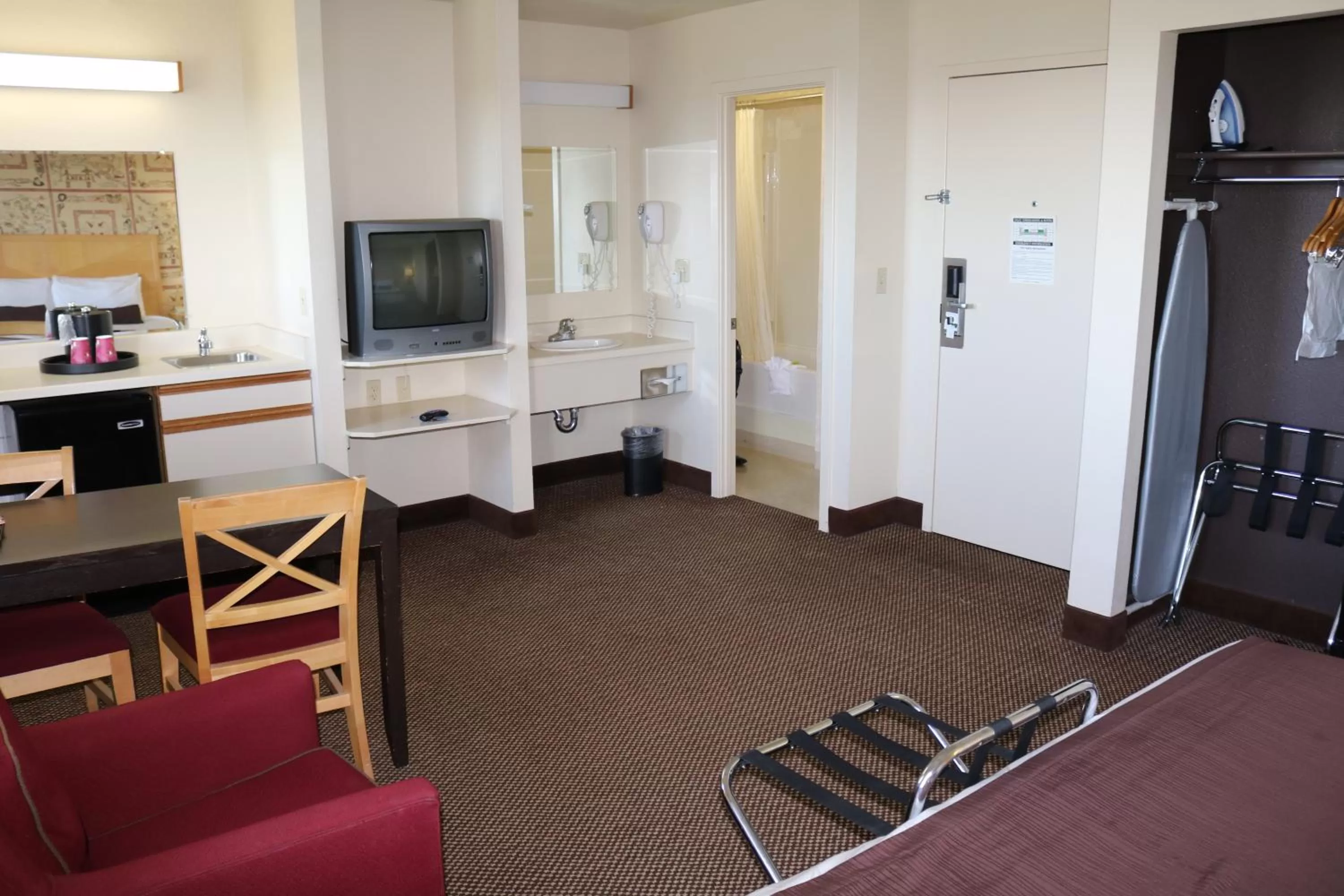 TV/Entertainment Center in Inlet Tower Hotel & Suites