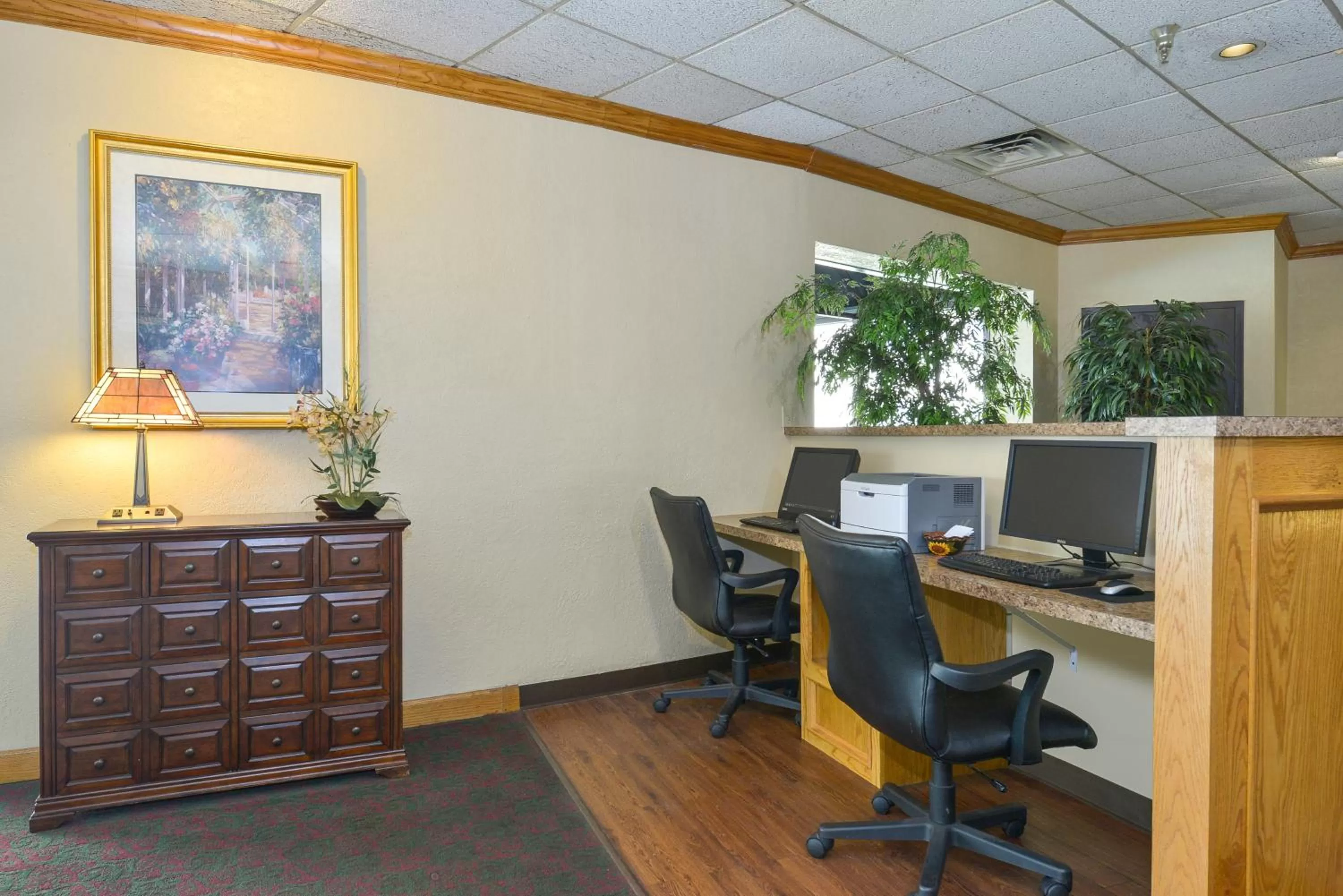 Business facilities in Lamplighter Inn-South