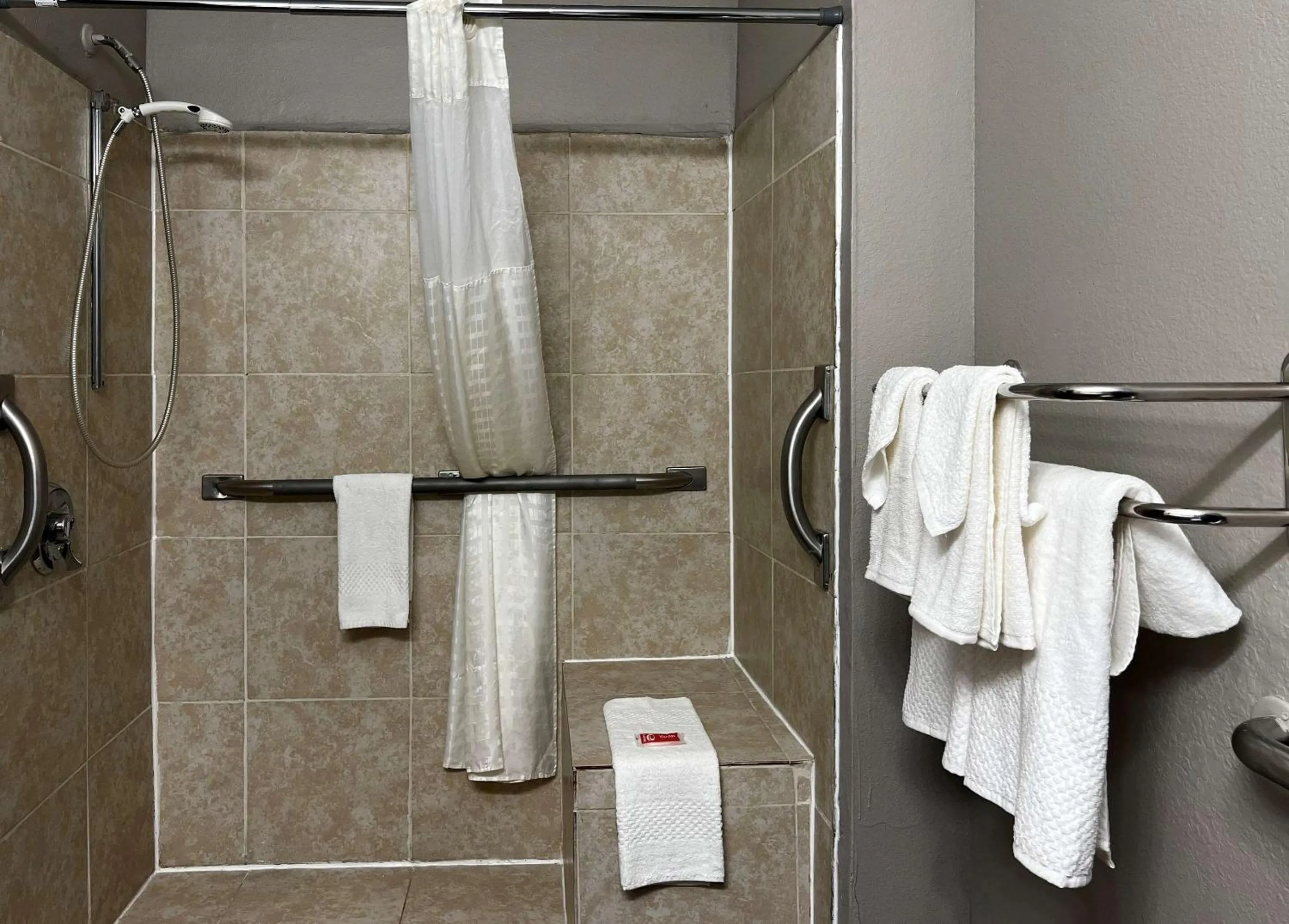 Bedroom, Bathroom in Econo Lodge