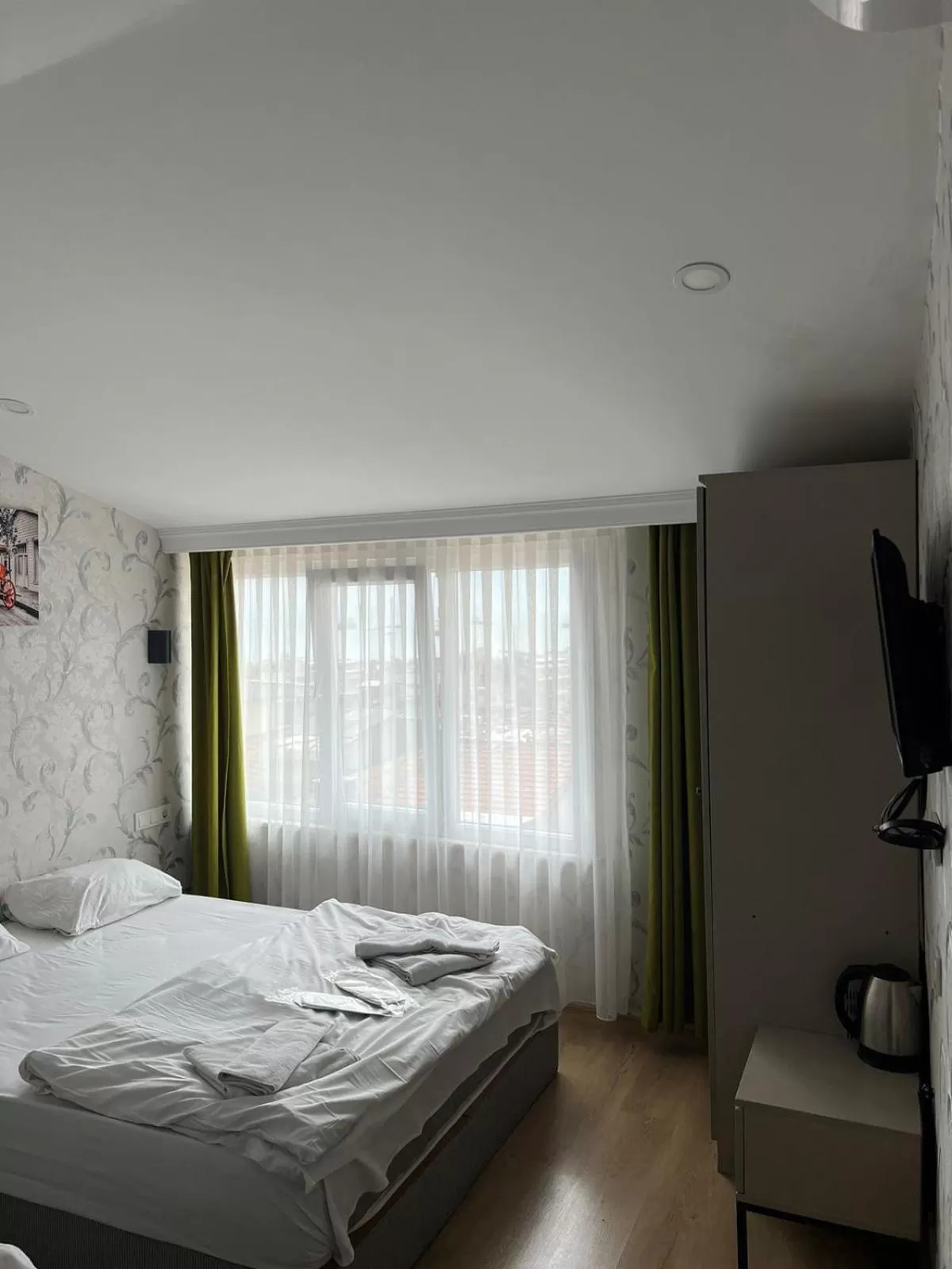 Photo of the whole room, Bed in The Lola Hotel