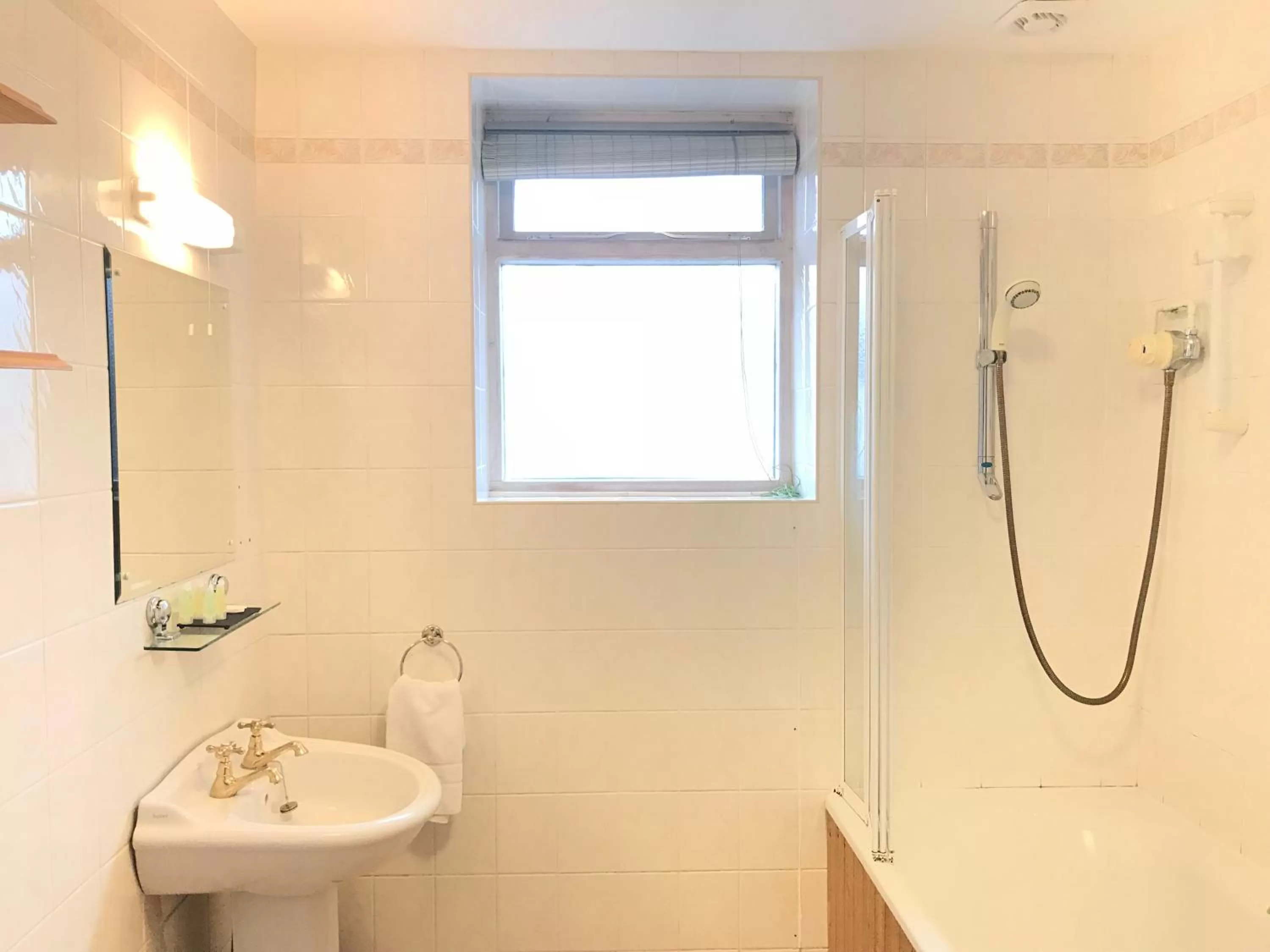 Shower in Keswick Park Hotel