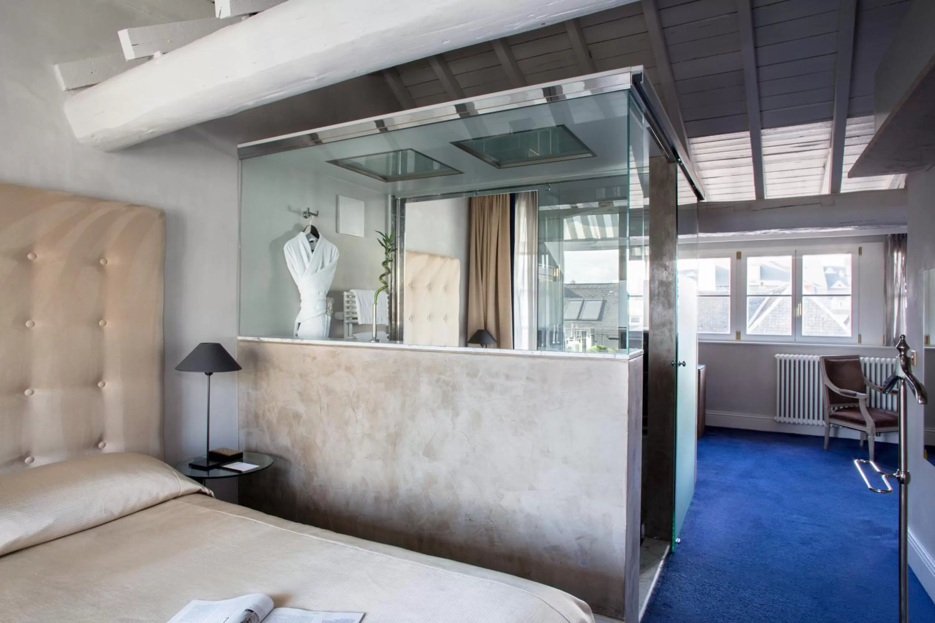 Photo of the whole room, Bed in Hotel Le Place d'Armes - Relais & Châteaux